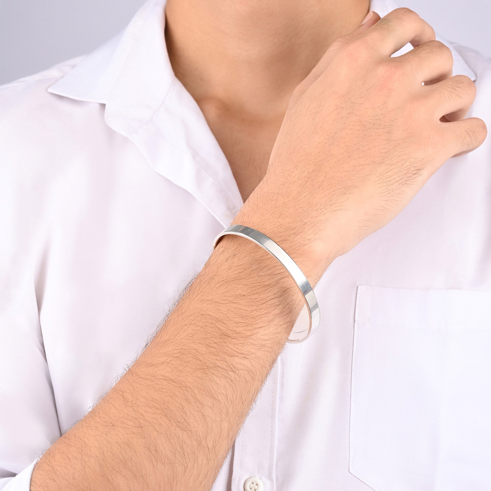 Sleek Men’s Silver Bracelet