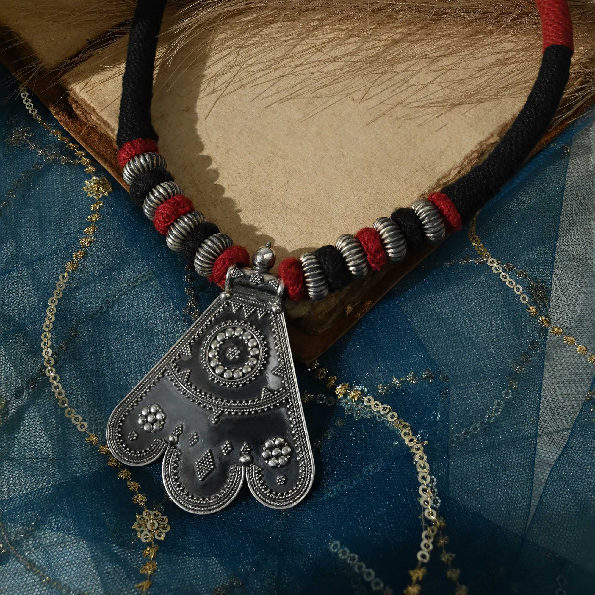 Engraved Texture Pendant Necklace