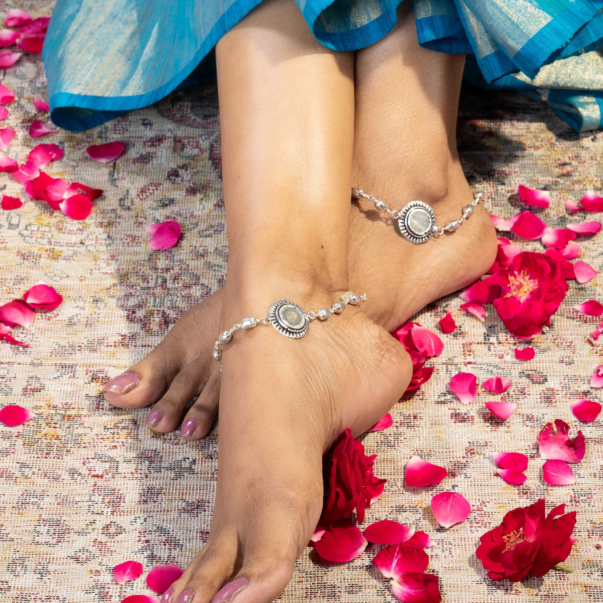 Textured Disc Motif Silver Anklet