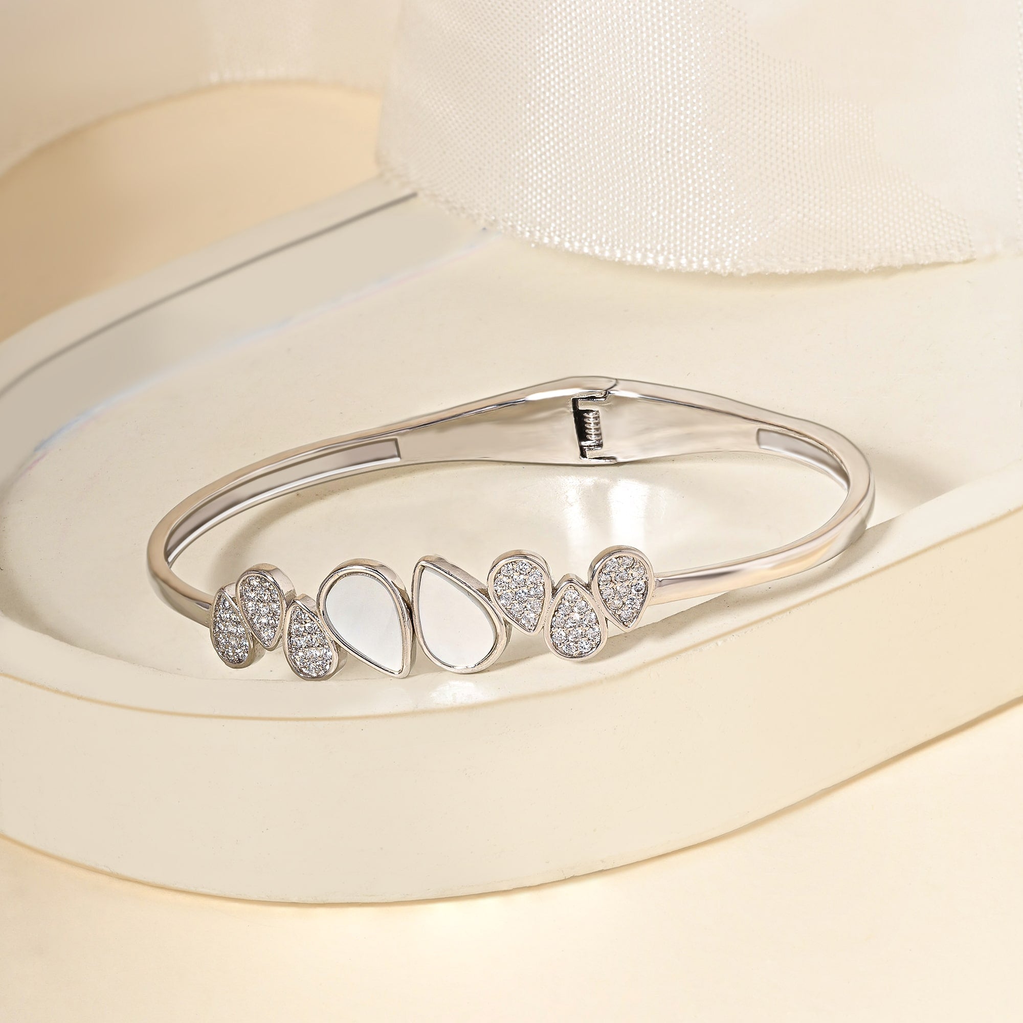 Luminous Ovals Kada