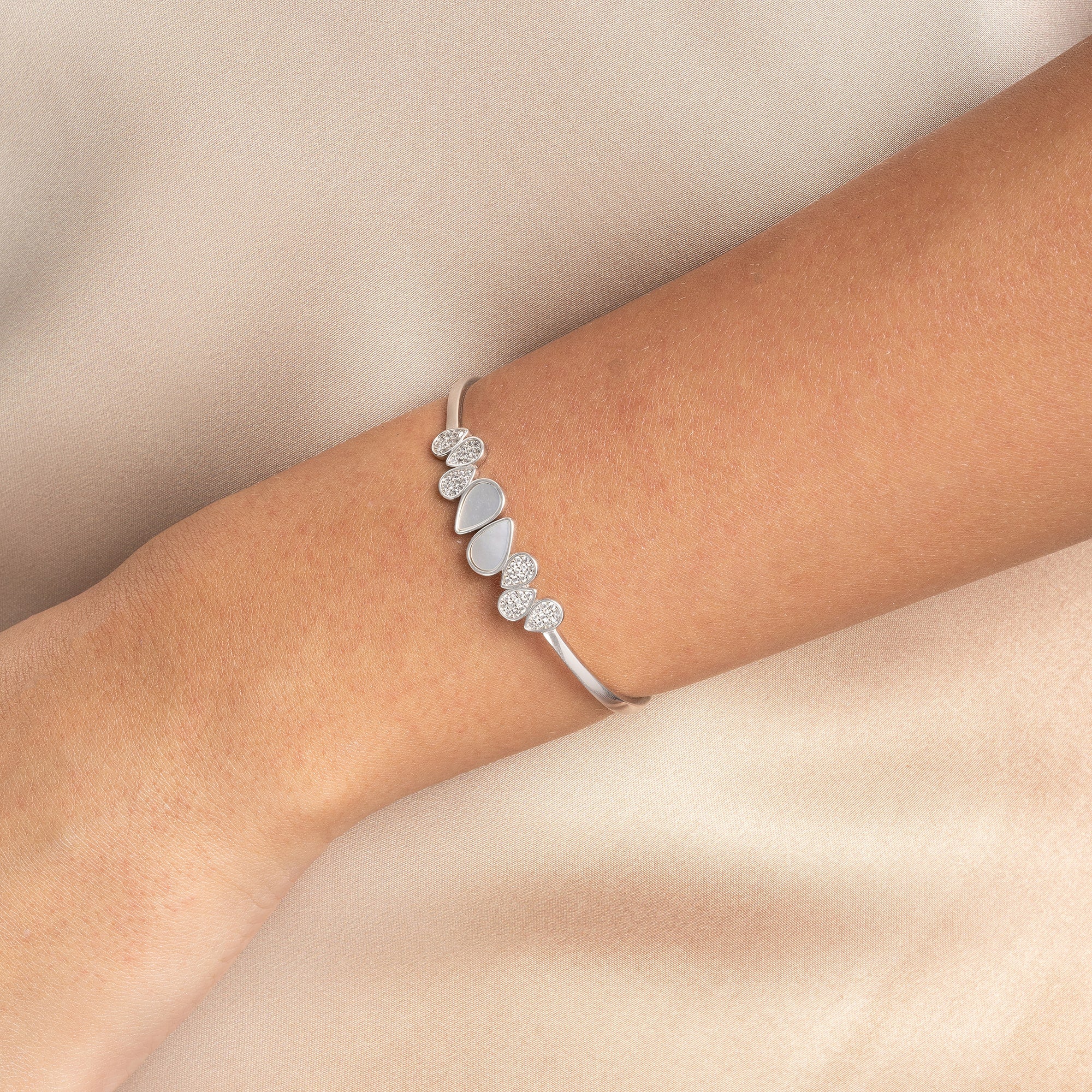 Luminous Ovals Kada