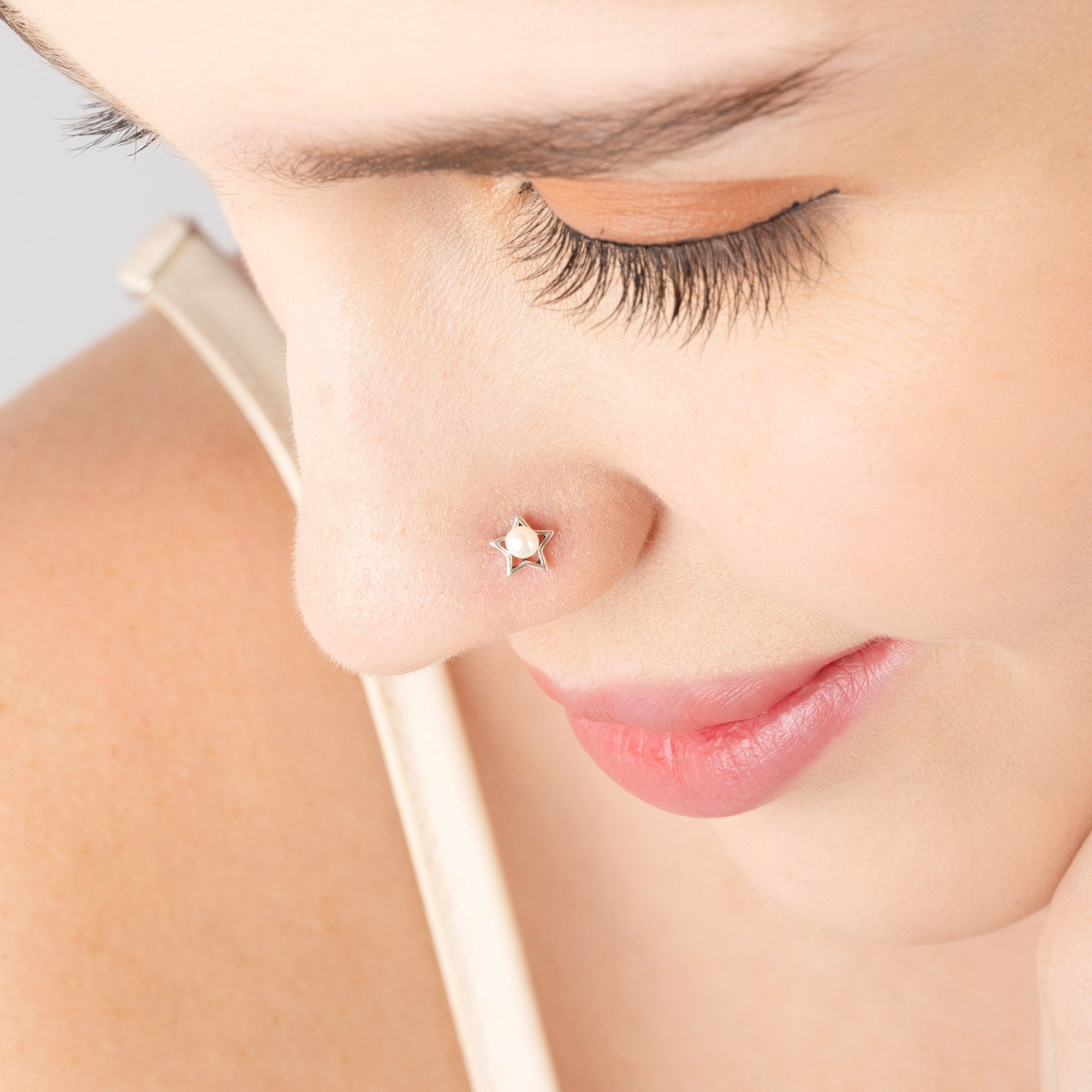 Starry Pearl Spark Nose Pin