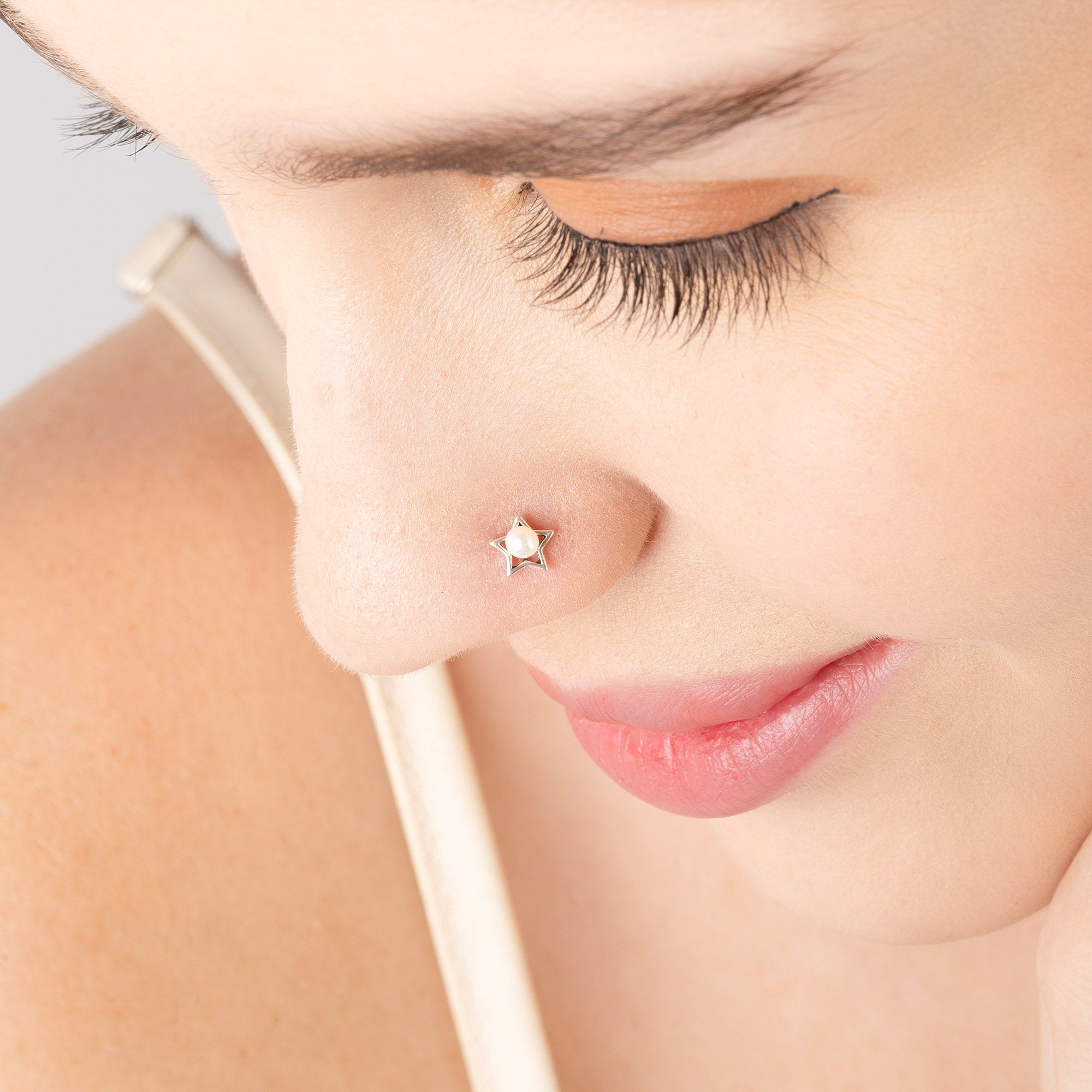 Starry Pearl Spark Nose Pin