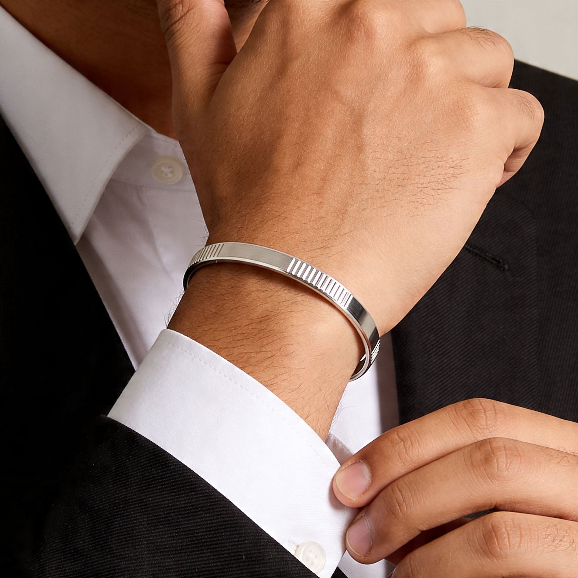 Linear Textured Men's Kada