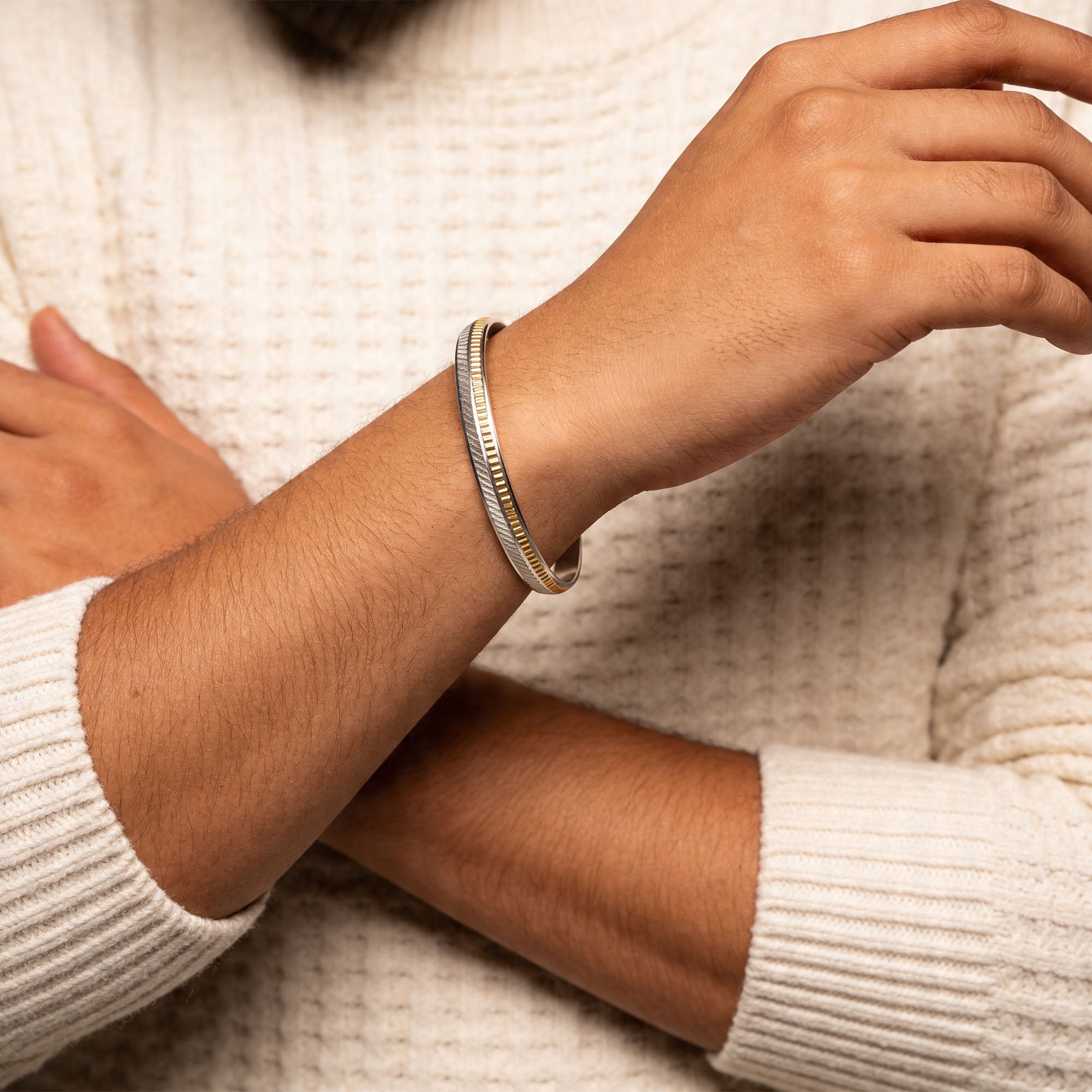 Dual-Tone Textured Men Kada