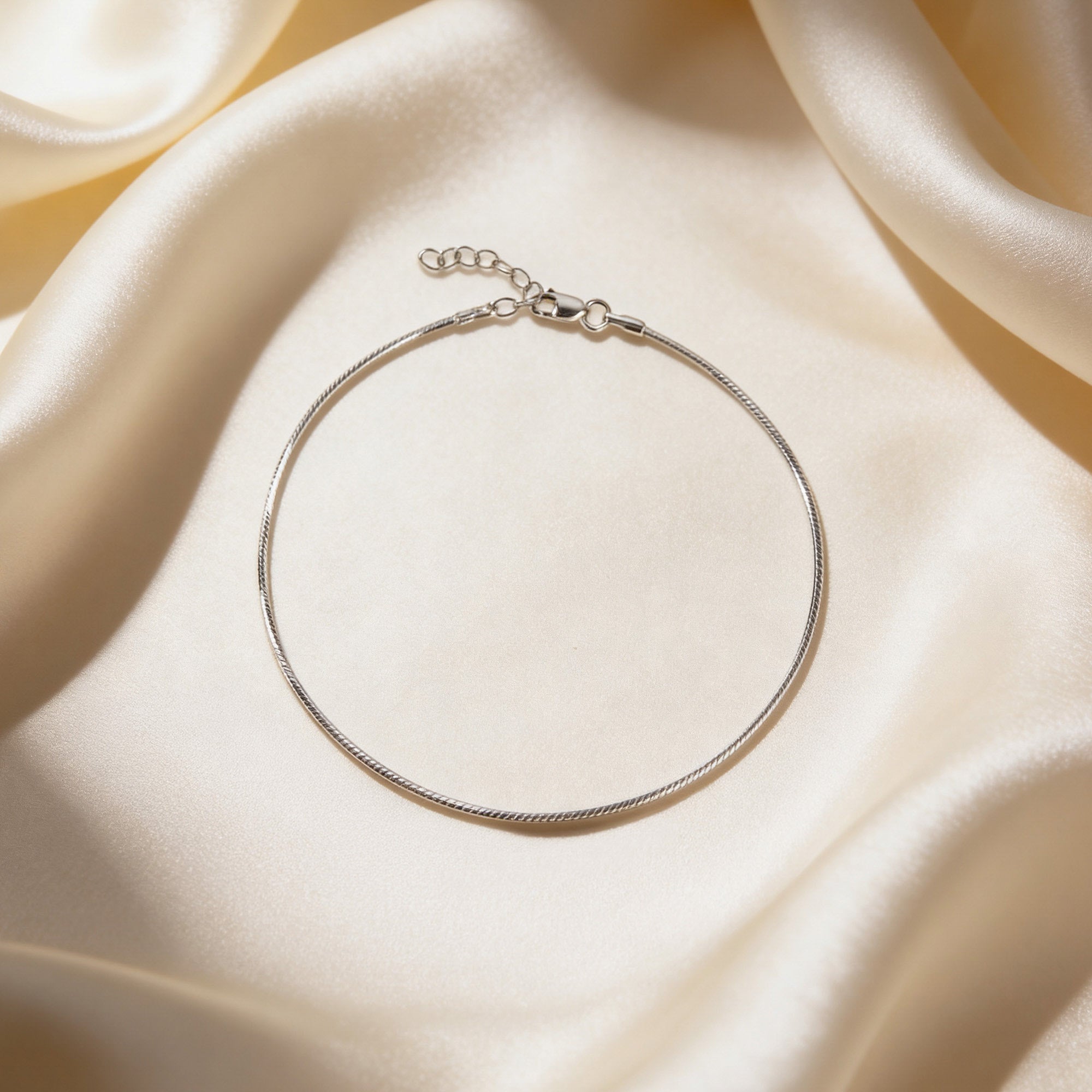 Sleek Fluid Link Anklet