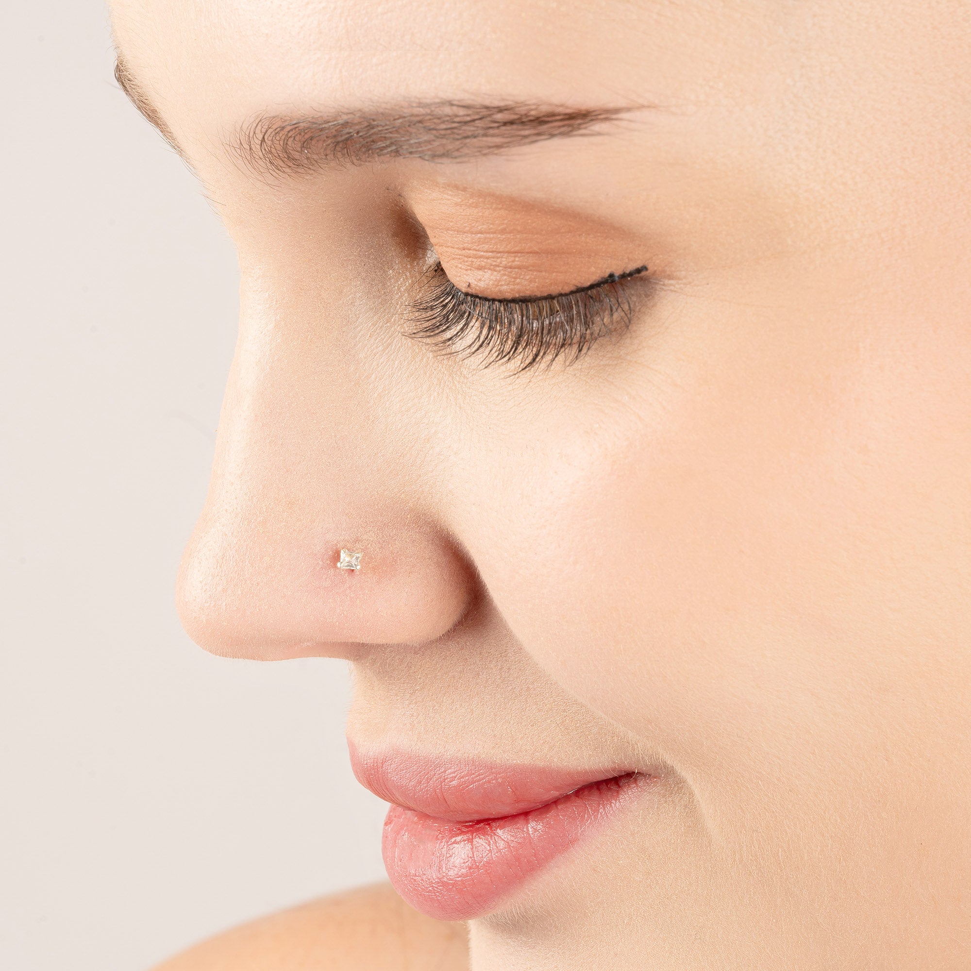 Twinkle Dot Nose Pin