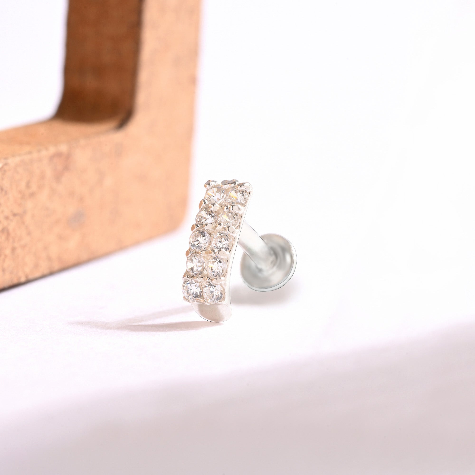 Linear Gleam Silver Nose Pin