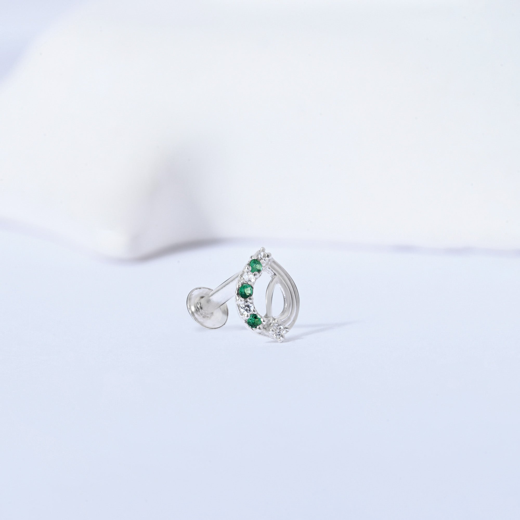 Leaf Curve Silver Nose Pin