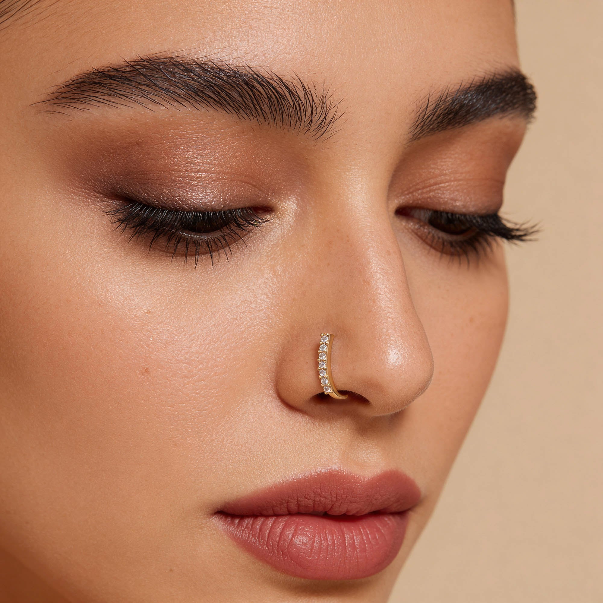 Sparkling Curved Bar Nose Pin