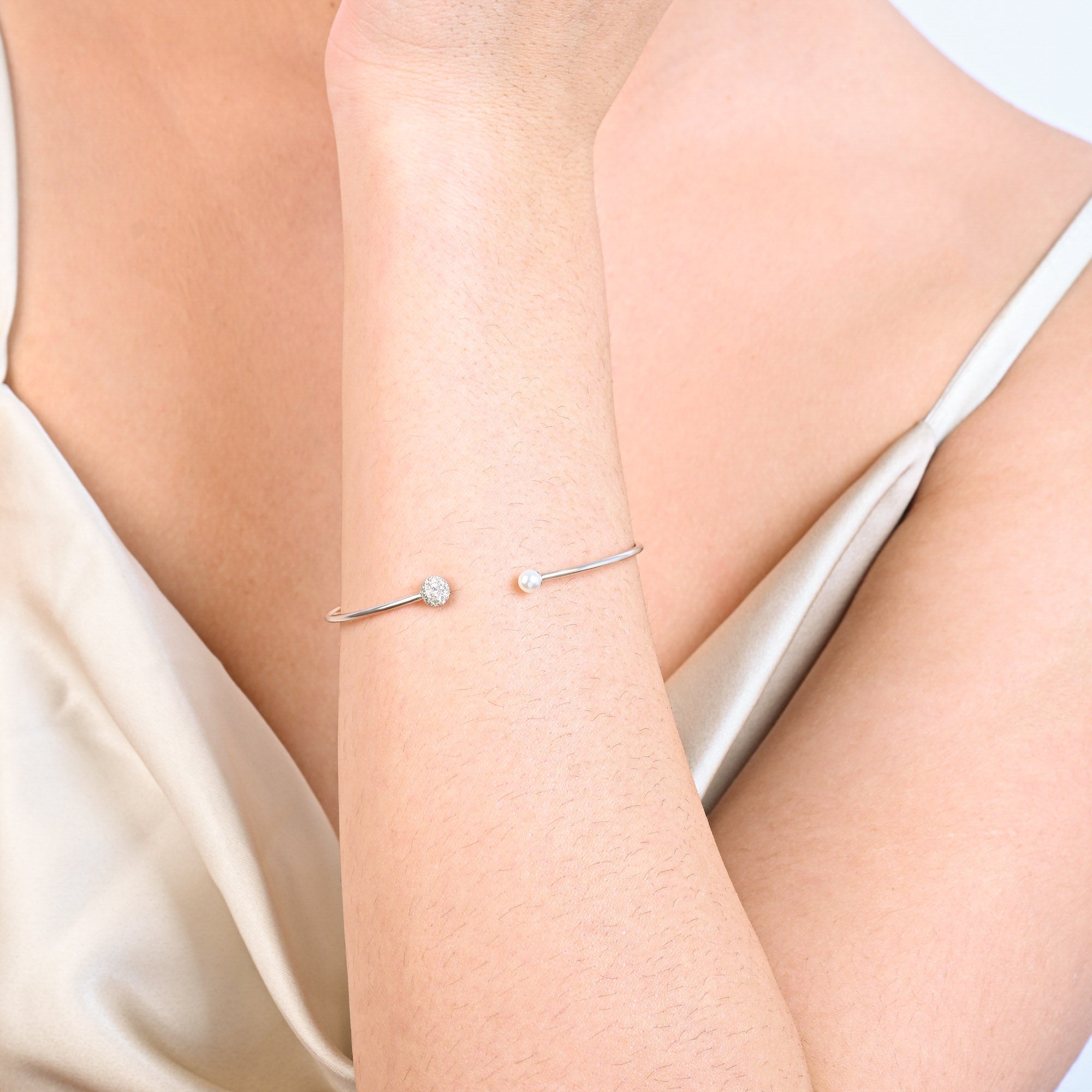 Pearl Orbit Silver Kada