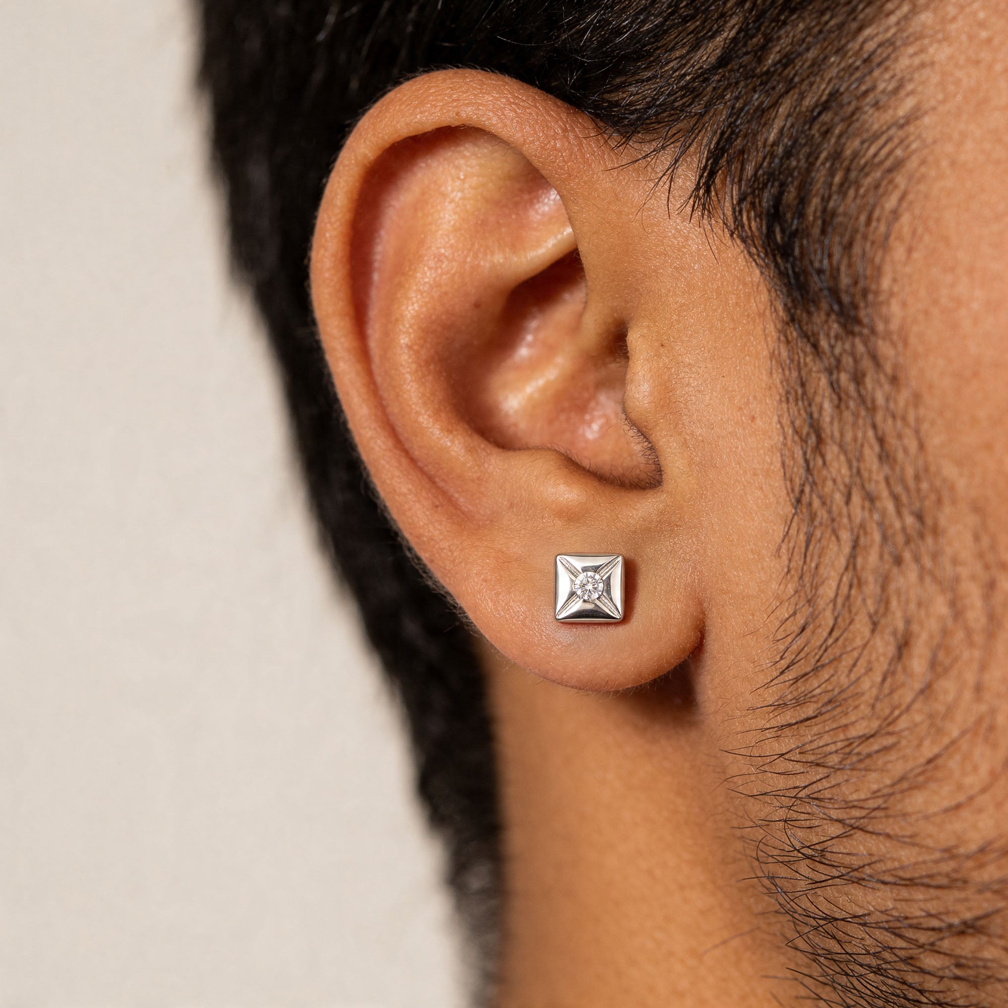 Star-Etched Solitaire Stud