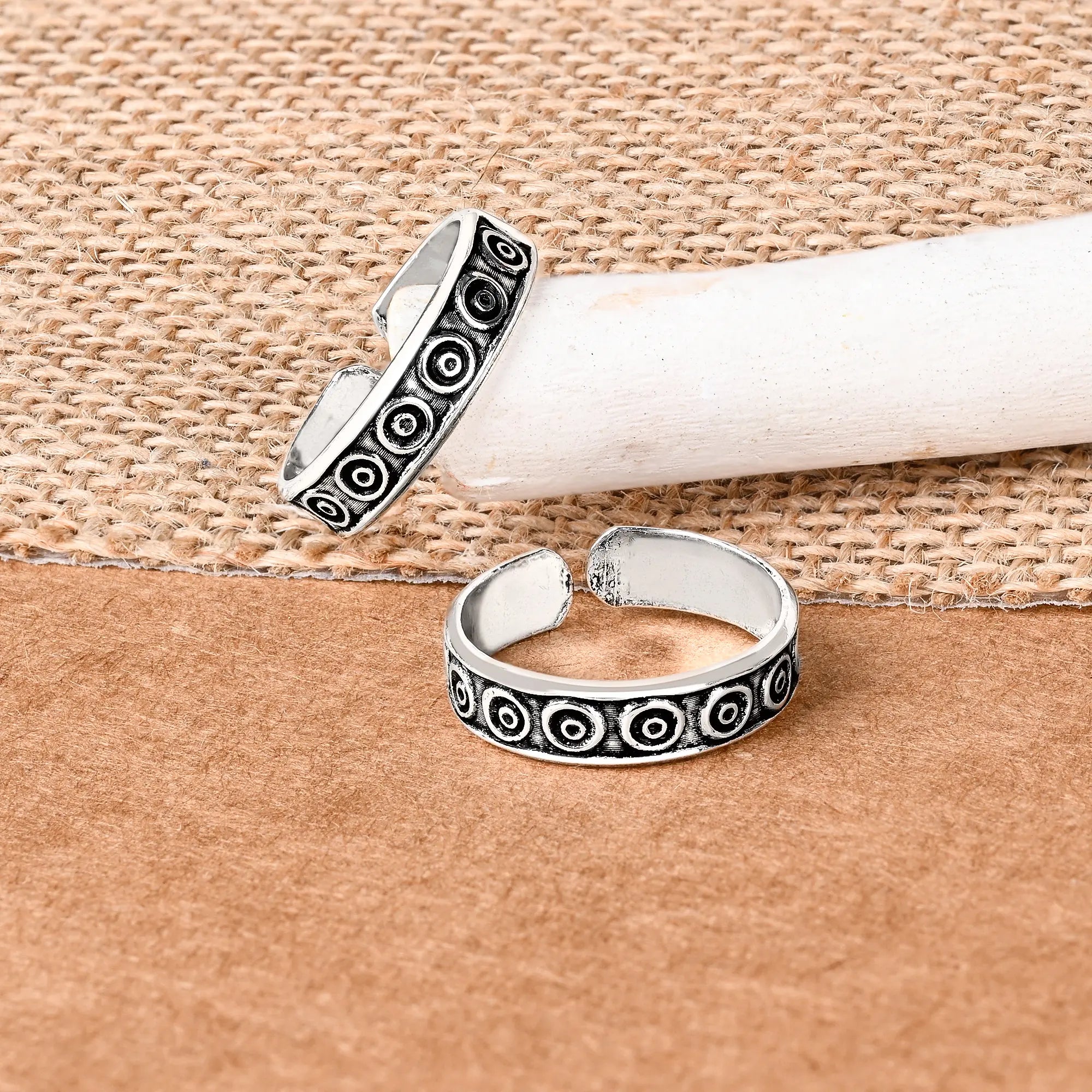 silver toe rings