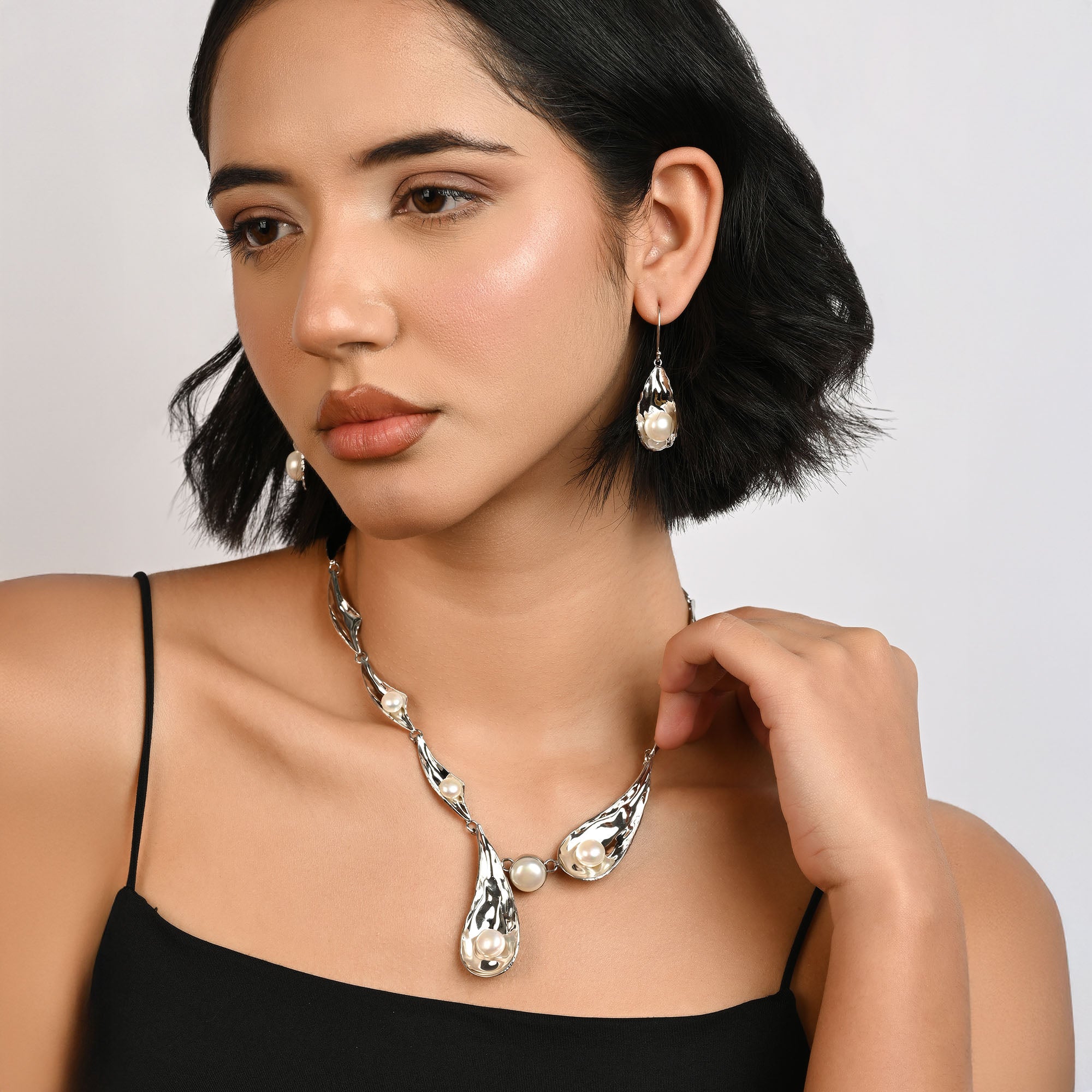 Petal Pearl Necklace Set