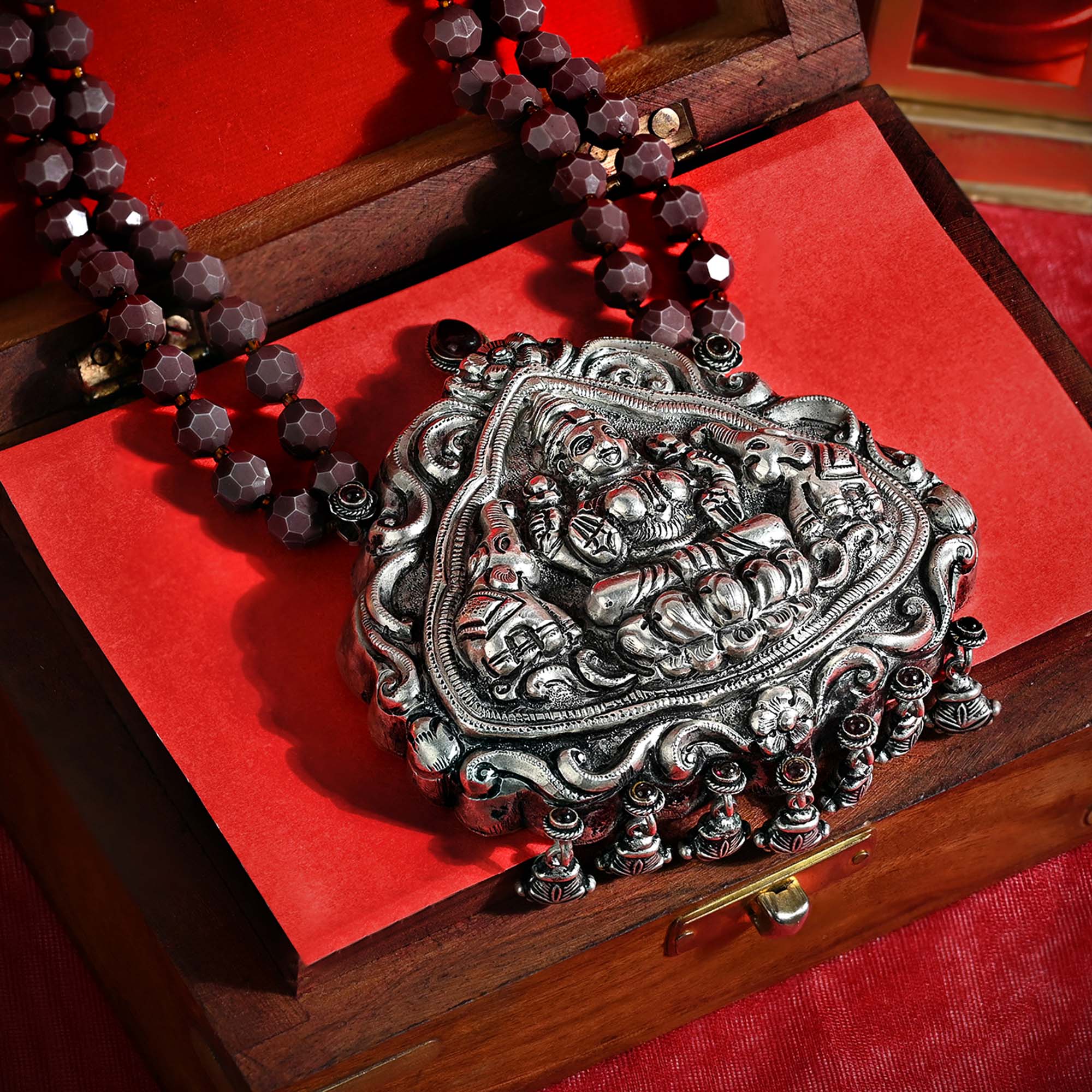 Belladonna Motif Silver Necklace