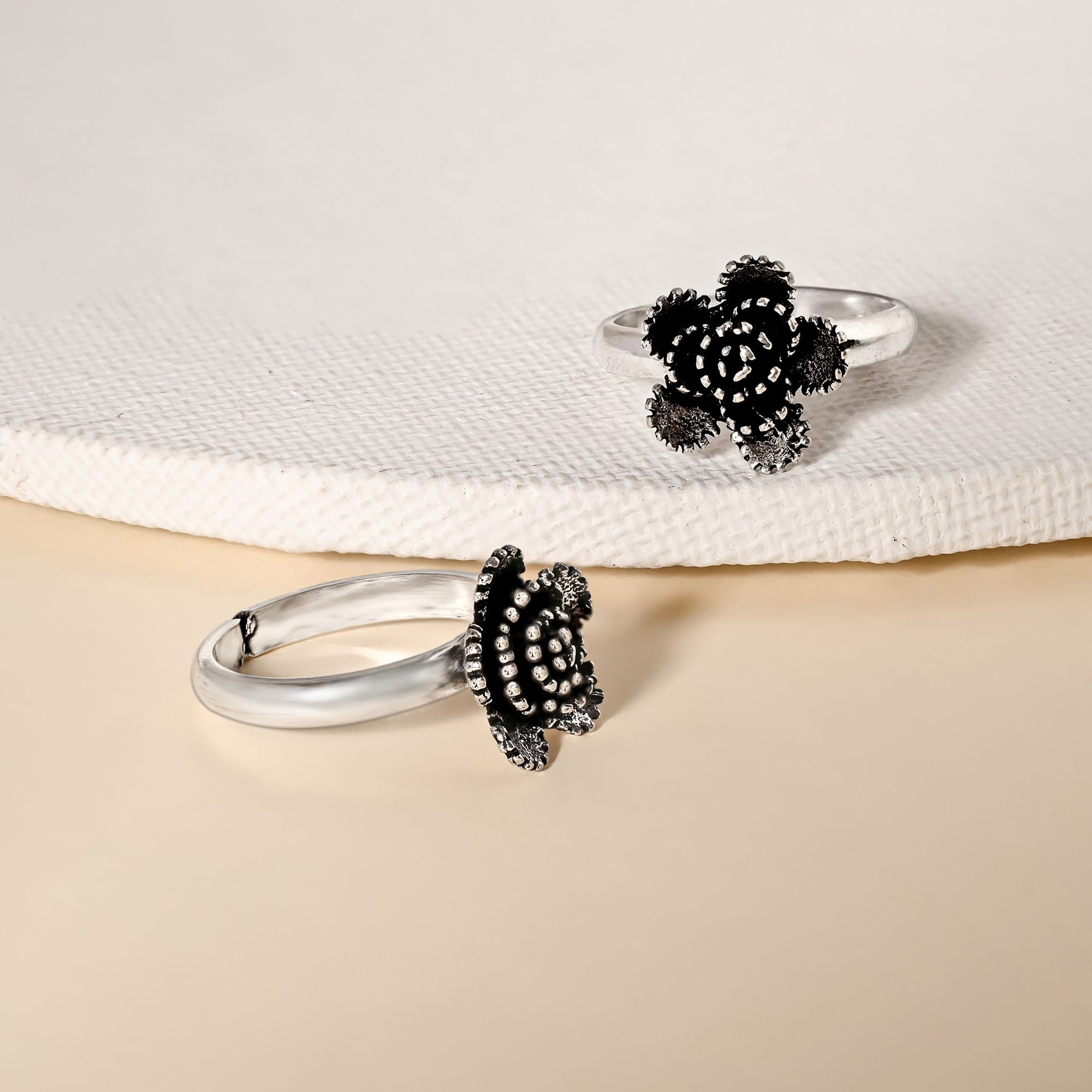 Floret Oxidized Toe Ring