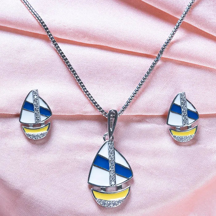 Deals Solid 14K Yellow Gold Sailboat Pendant