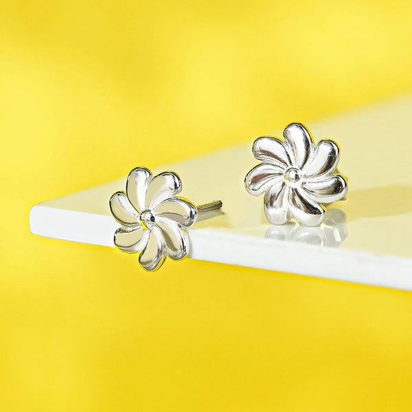 Daisy Flower Studs