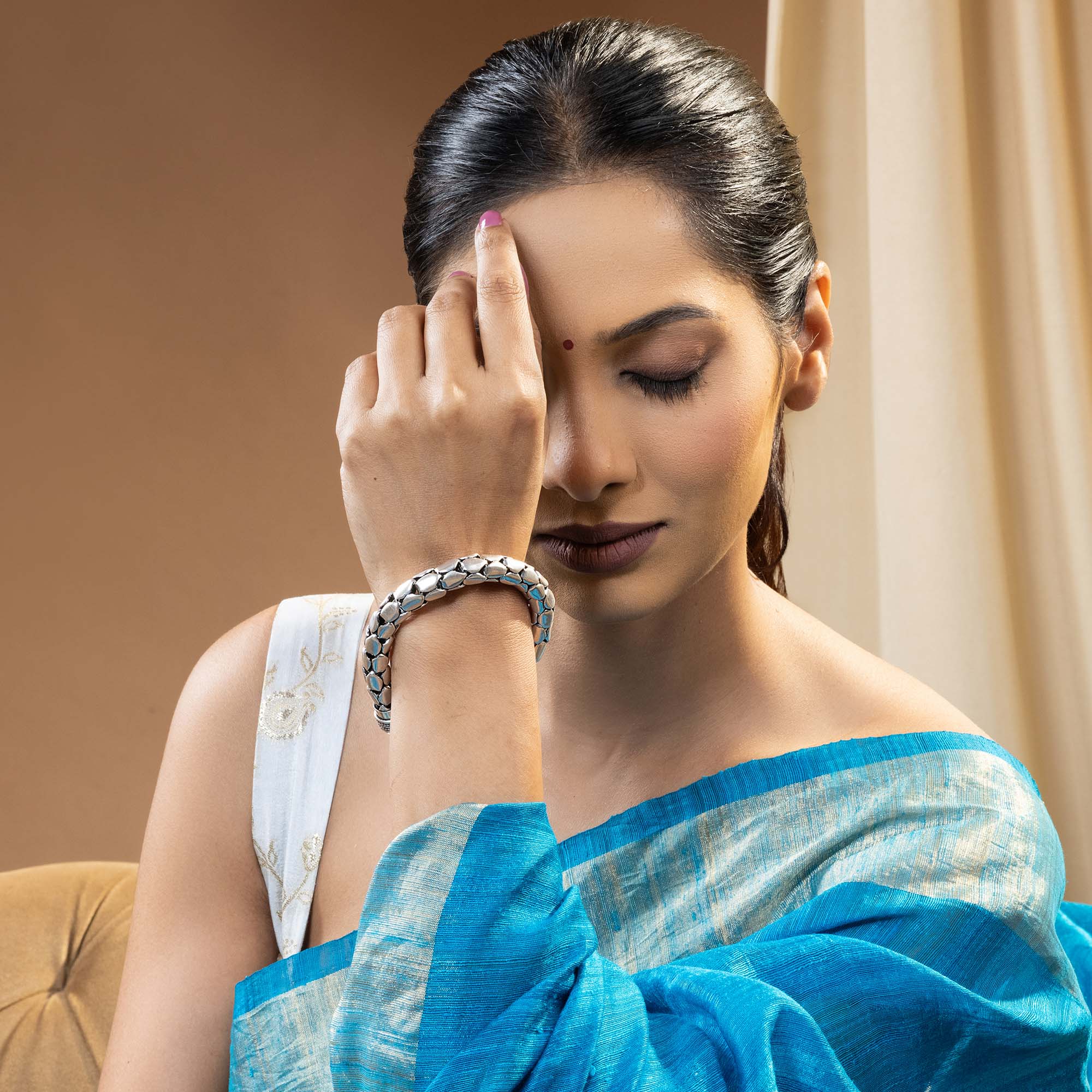 Linked Detailing Textured Silver Kada