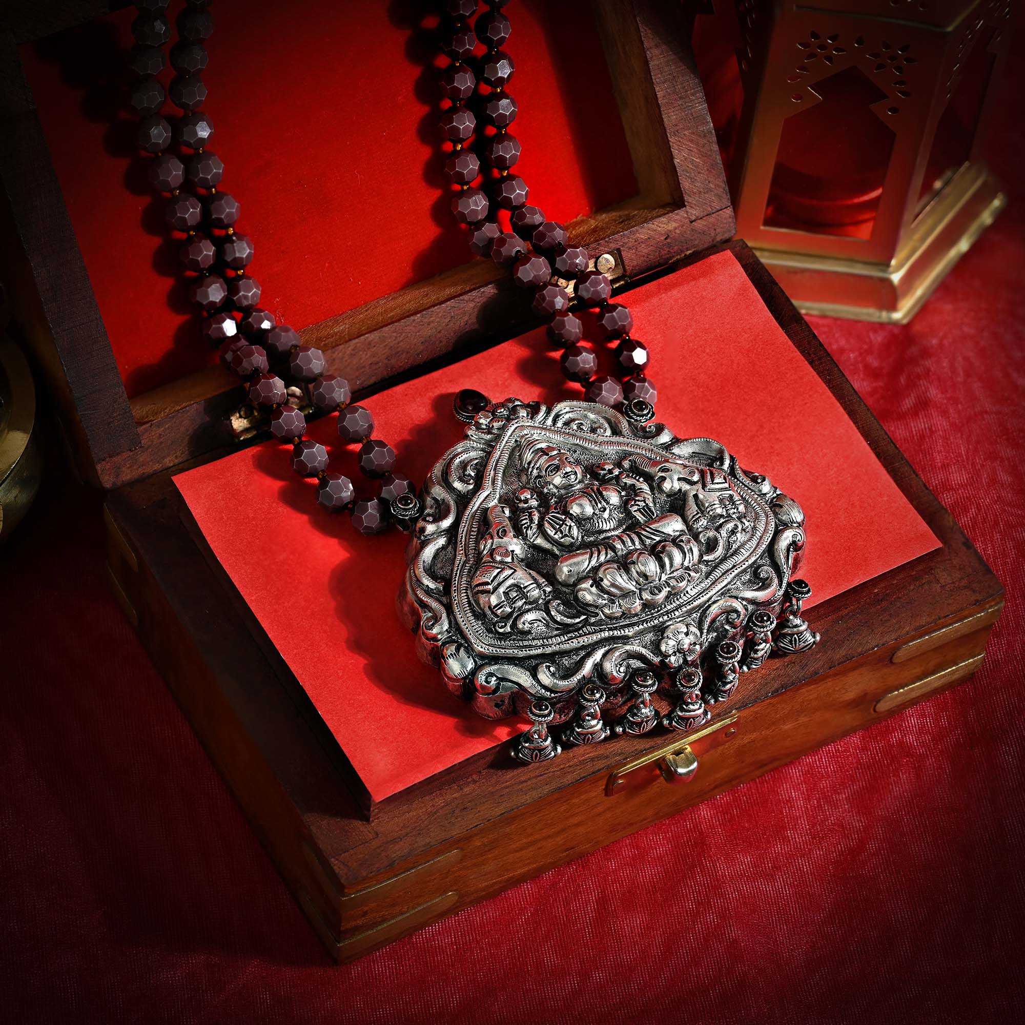 Belladonna Motif Silver Necklace