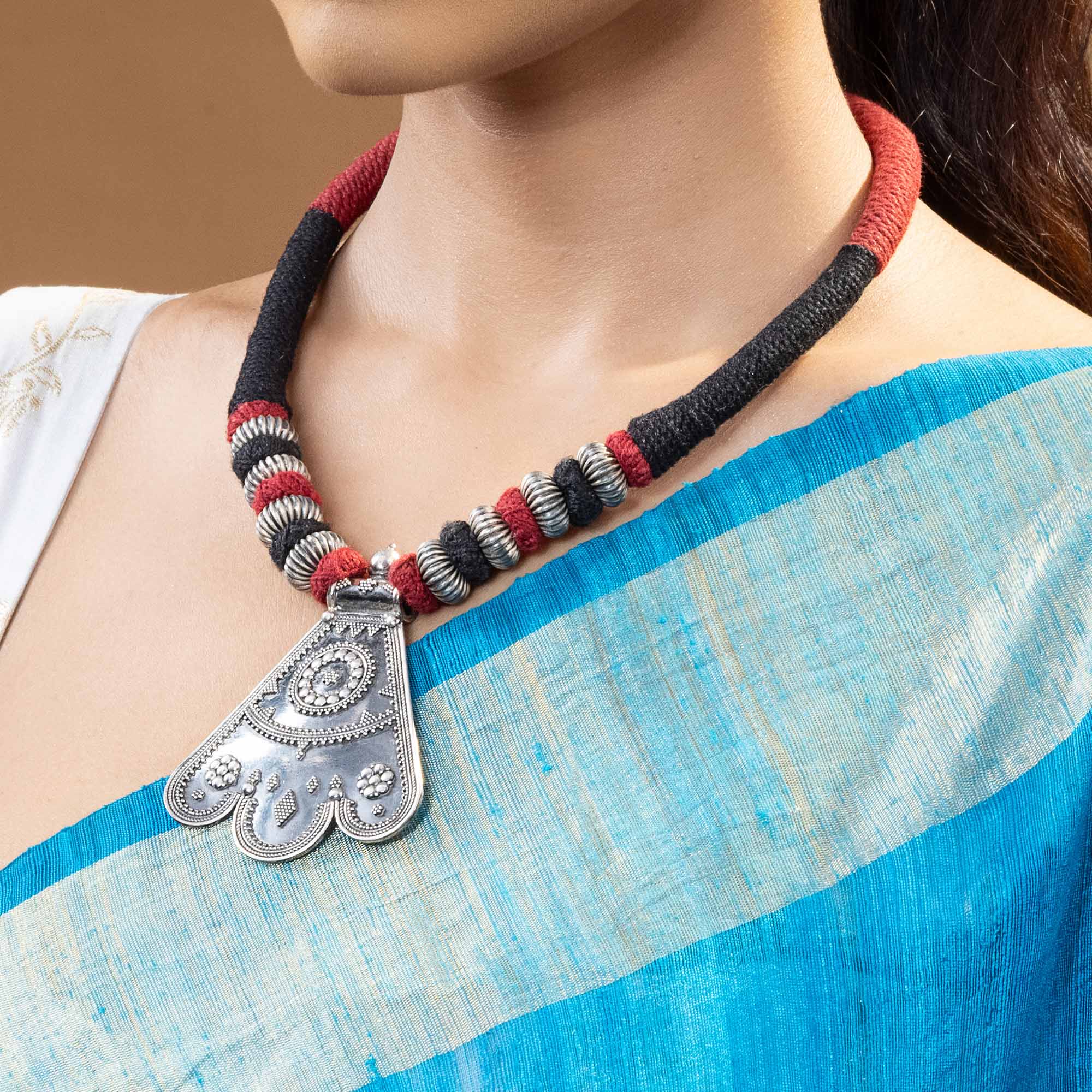 Engraved Texture Pendant Necklace