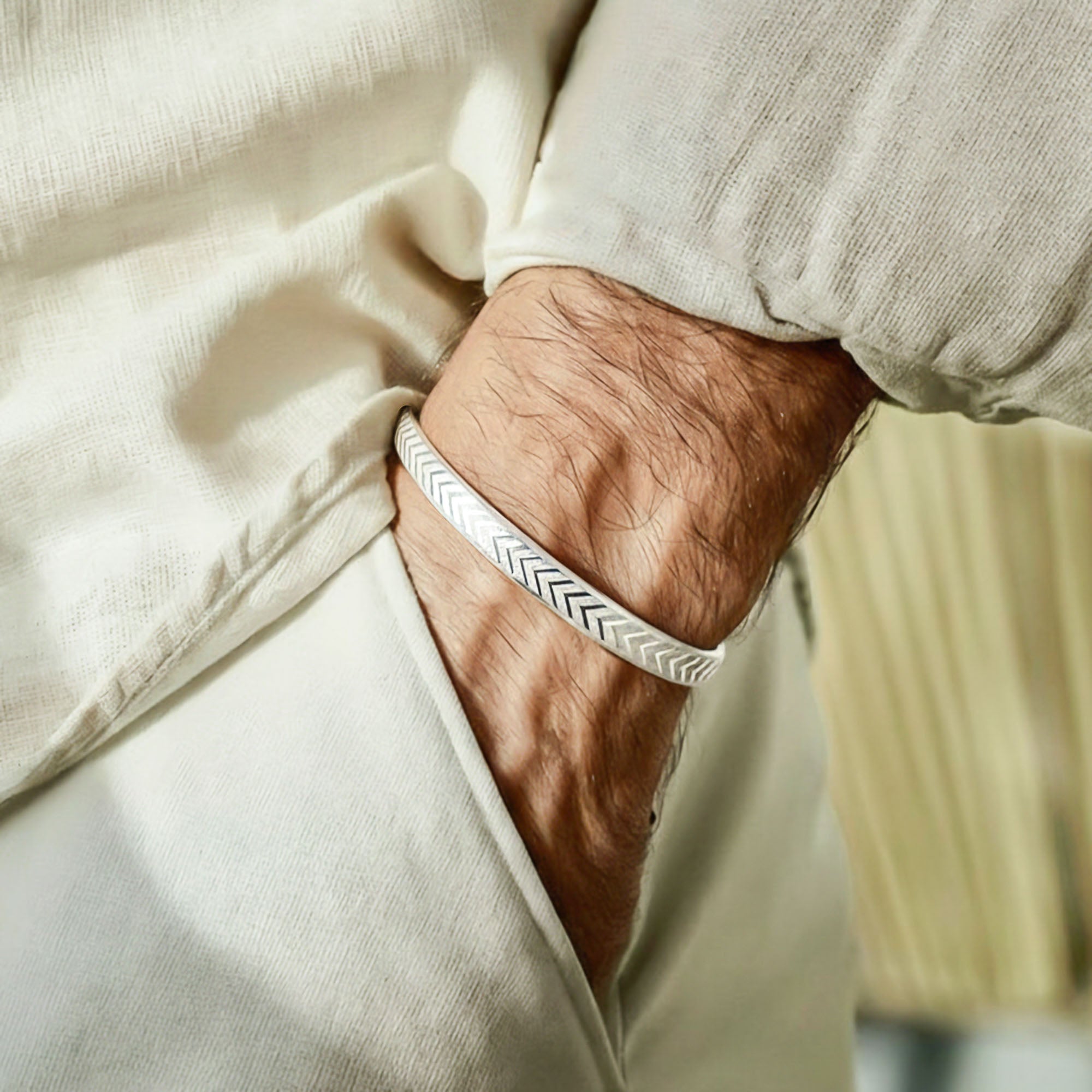 Silver Chevron Engraved Kada