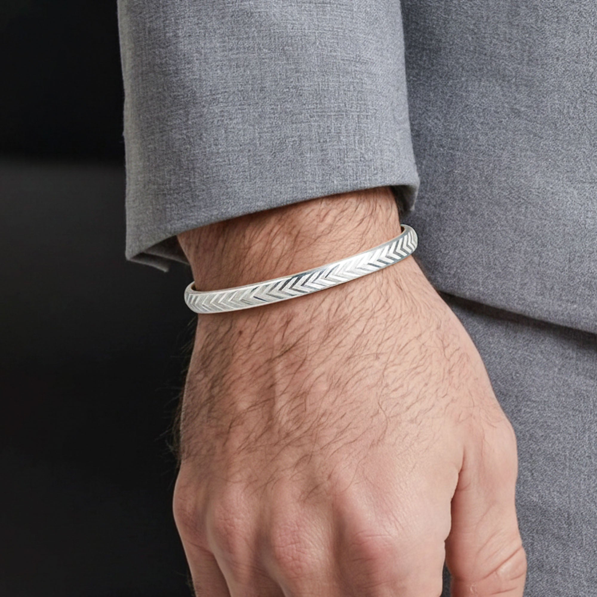 Silver Chevron Engraved Kada