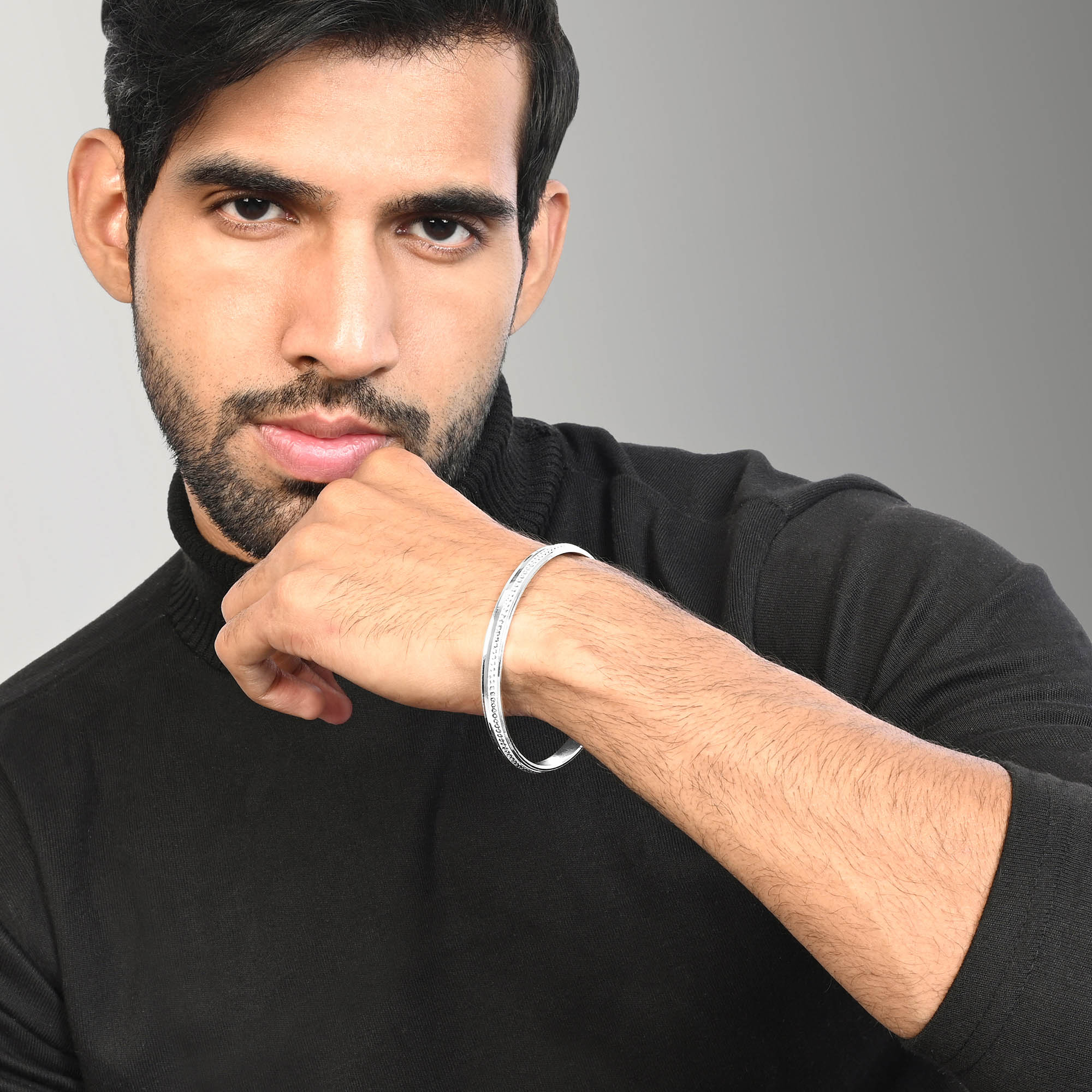 Silver Dotline Engraved Kada