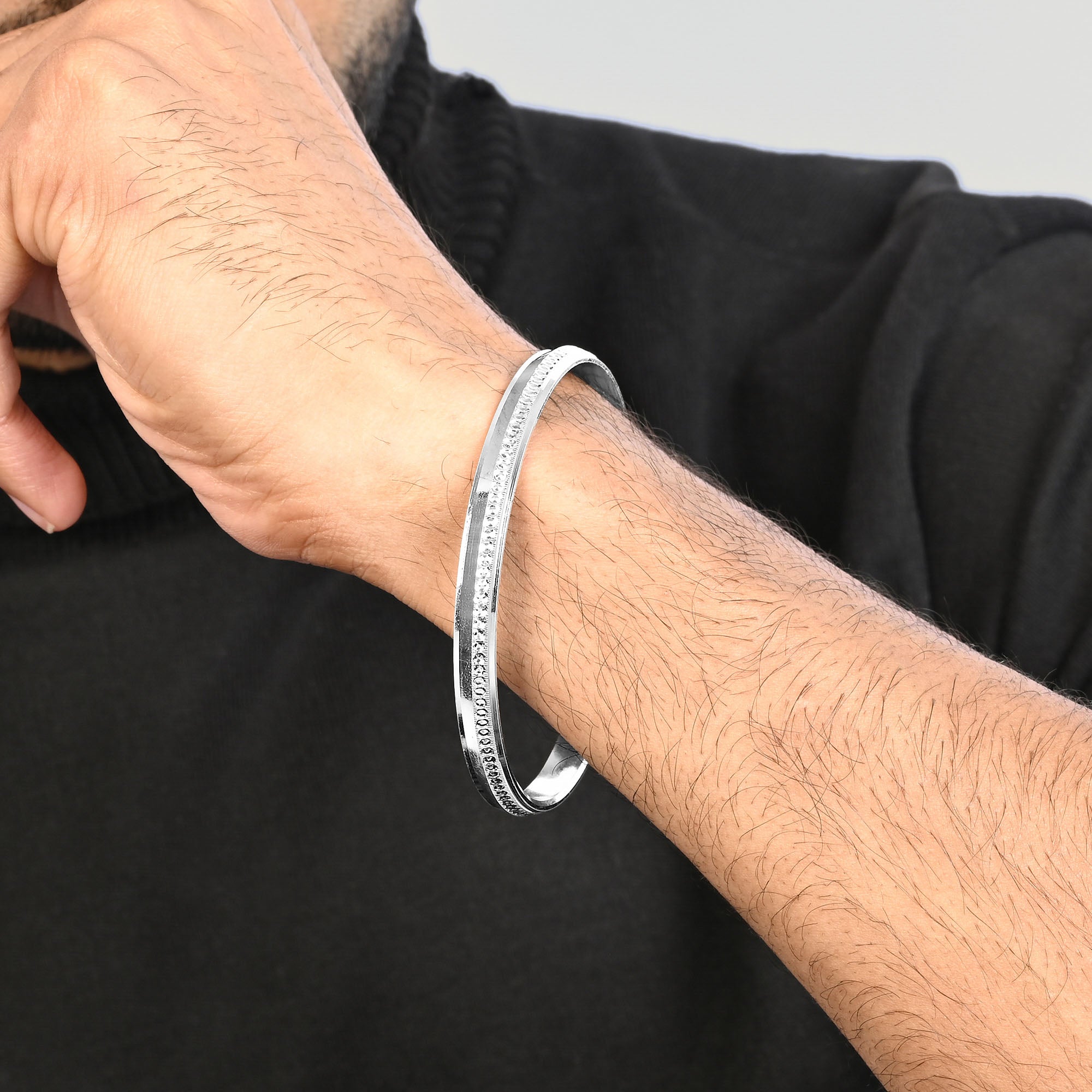 Silver Dotline Engraved Kada