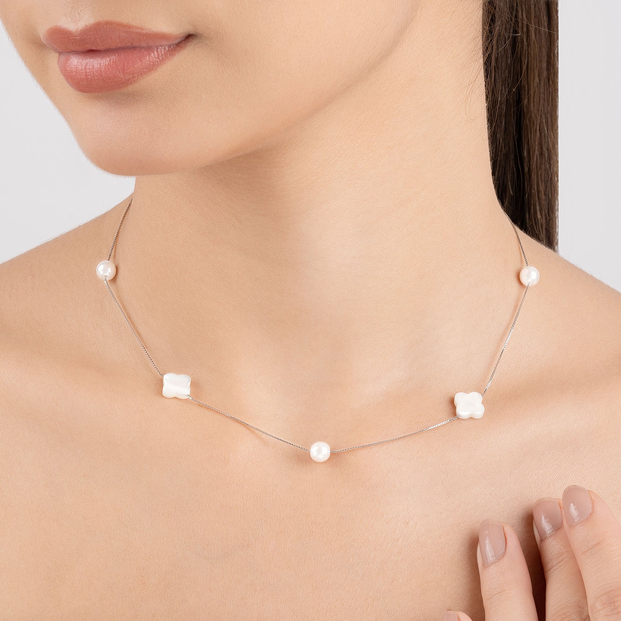 Flowers & Pearls Necklace