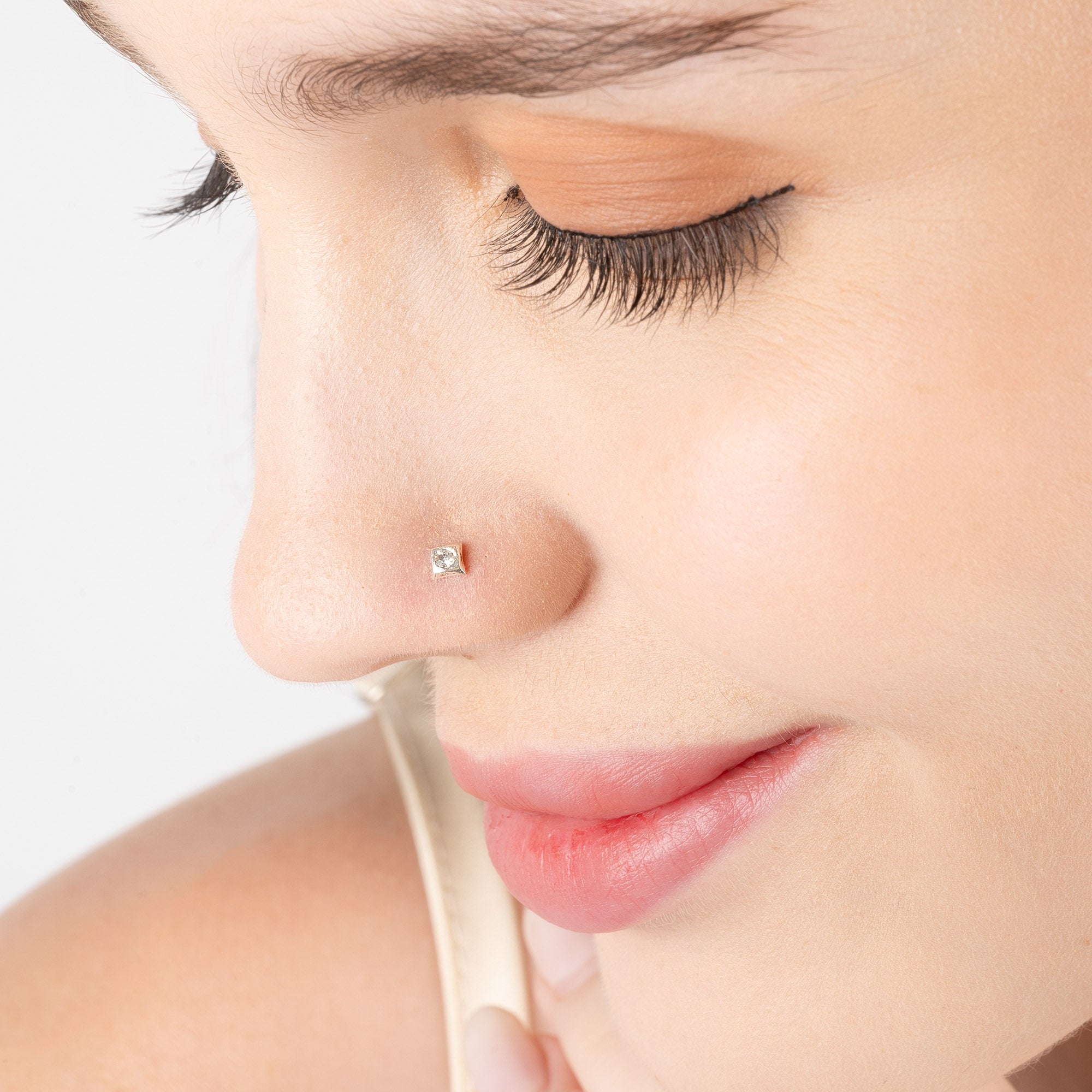 Square Dot Nose Pin