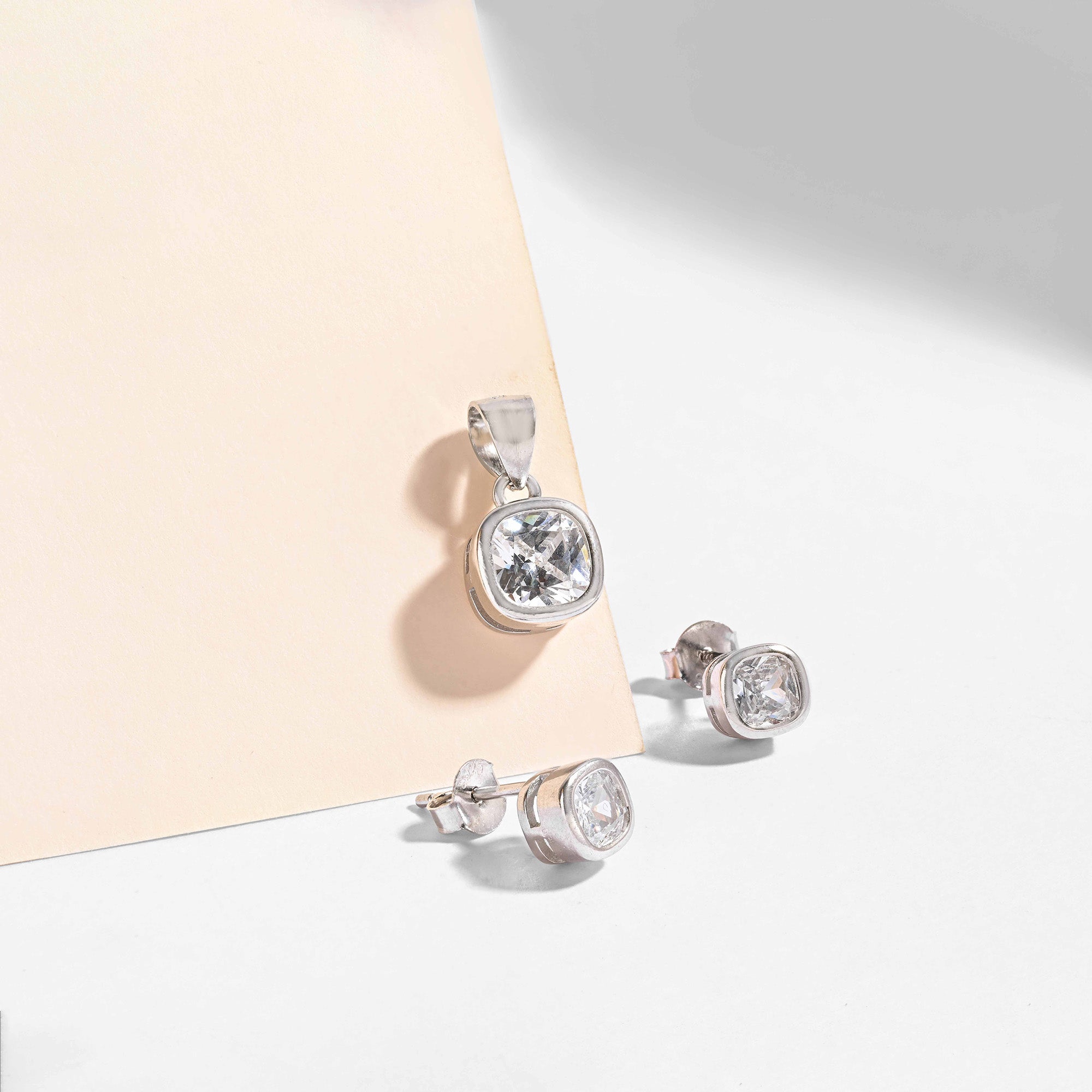 Solitaire Pendant Set