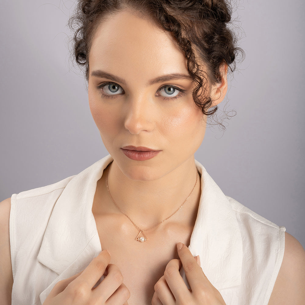 Graceful Triangle Pearl Necklace