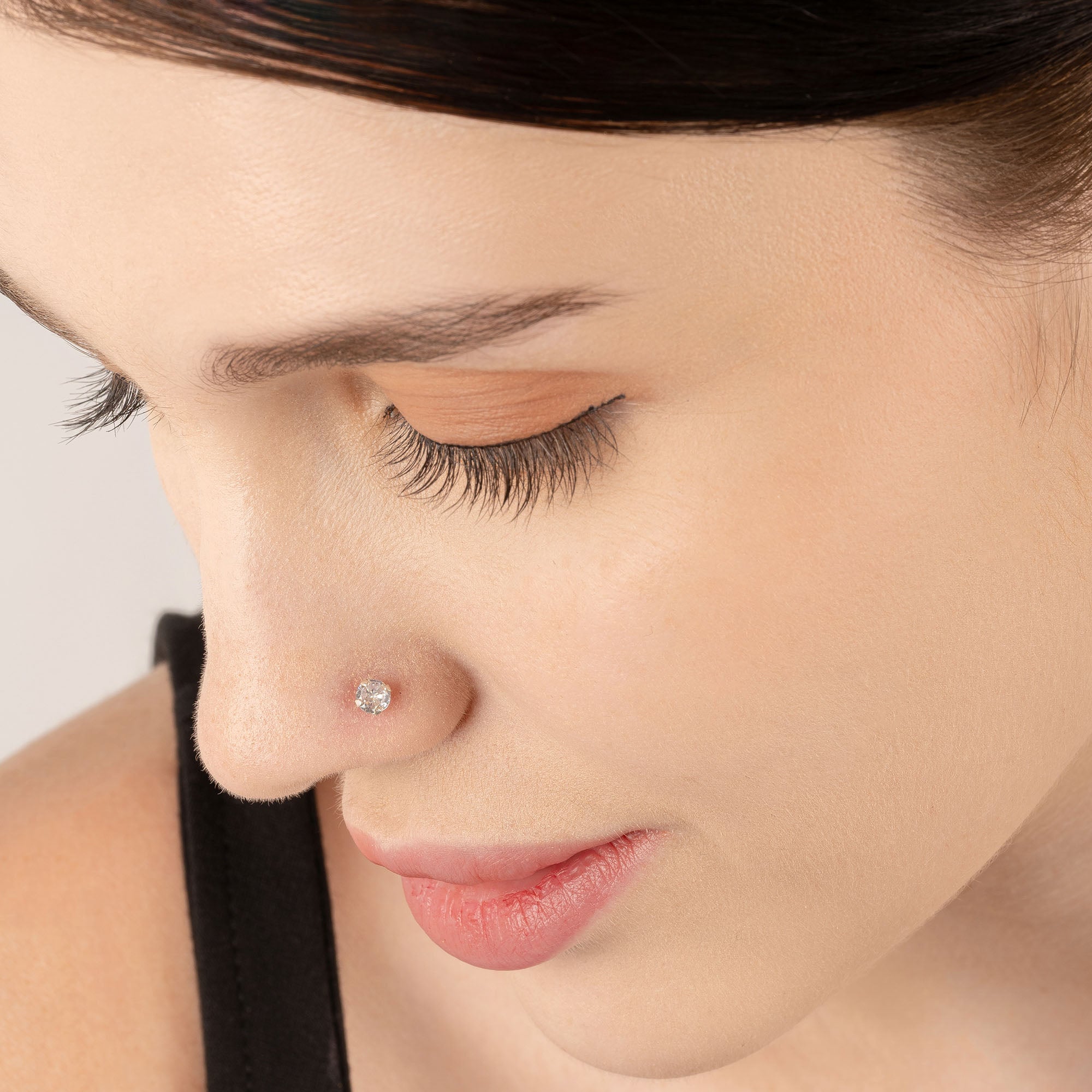 Bold Glint Nose Pin
