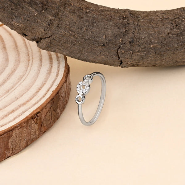 Chic Solitaire Silver Ring