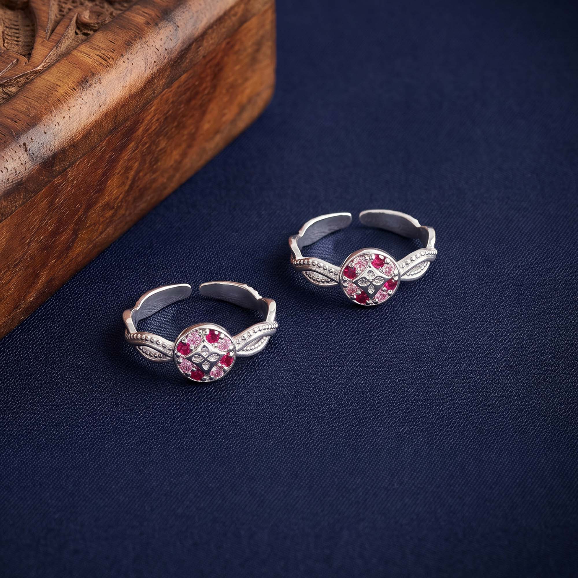 Circular Motif Toe Ring