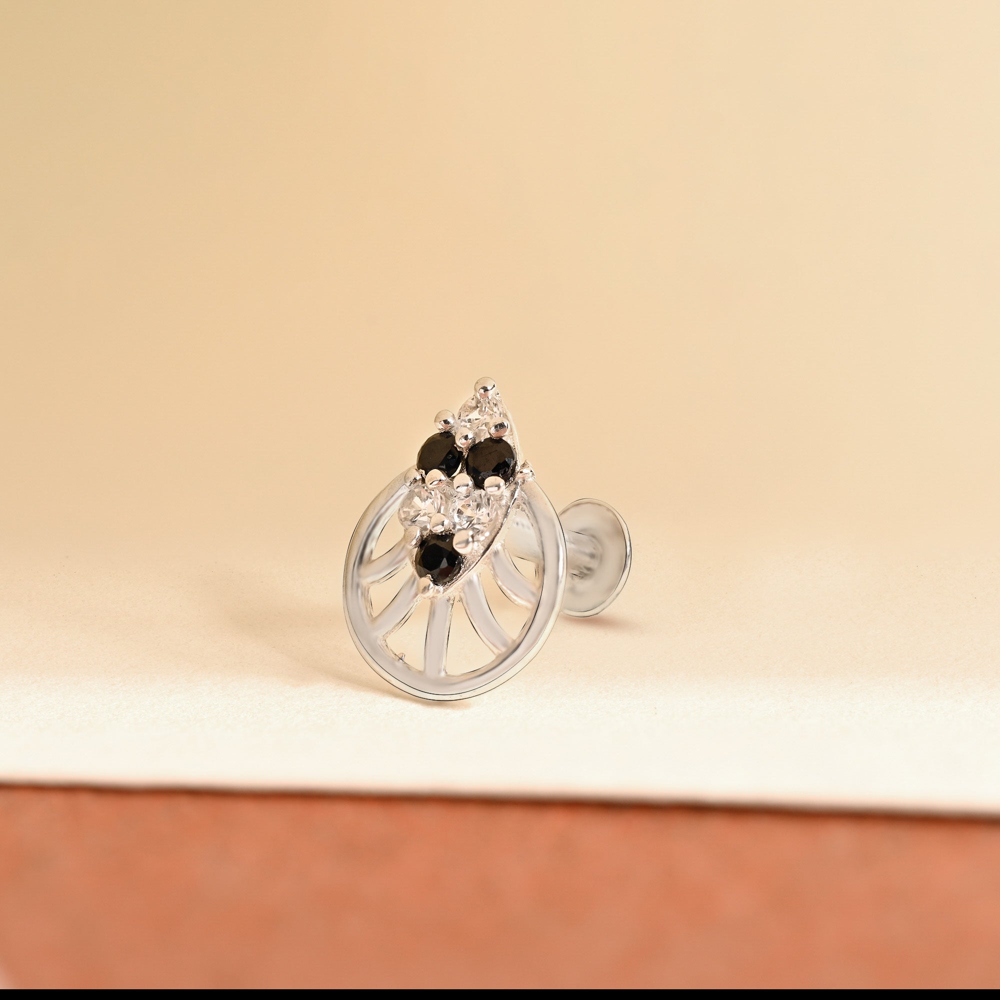 Crest Cluster Silver Nose Pin