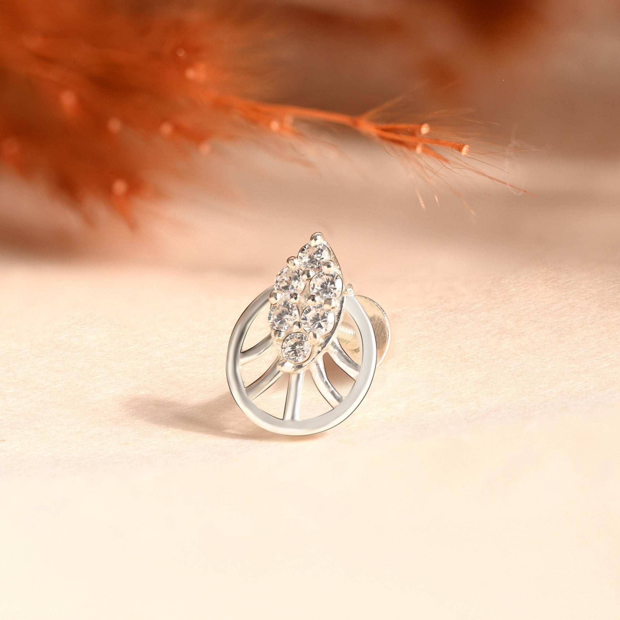 Crest Cluster Silver Nose Pin