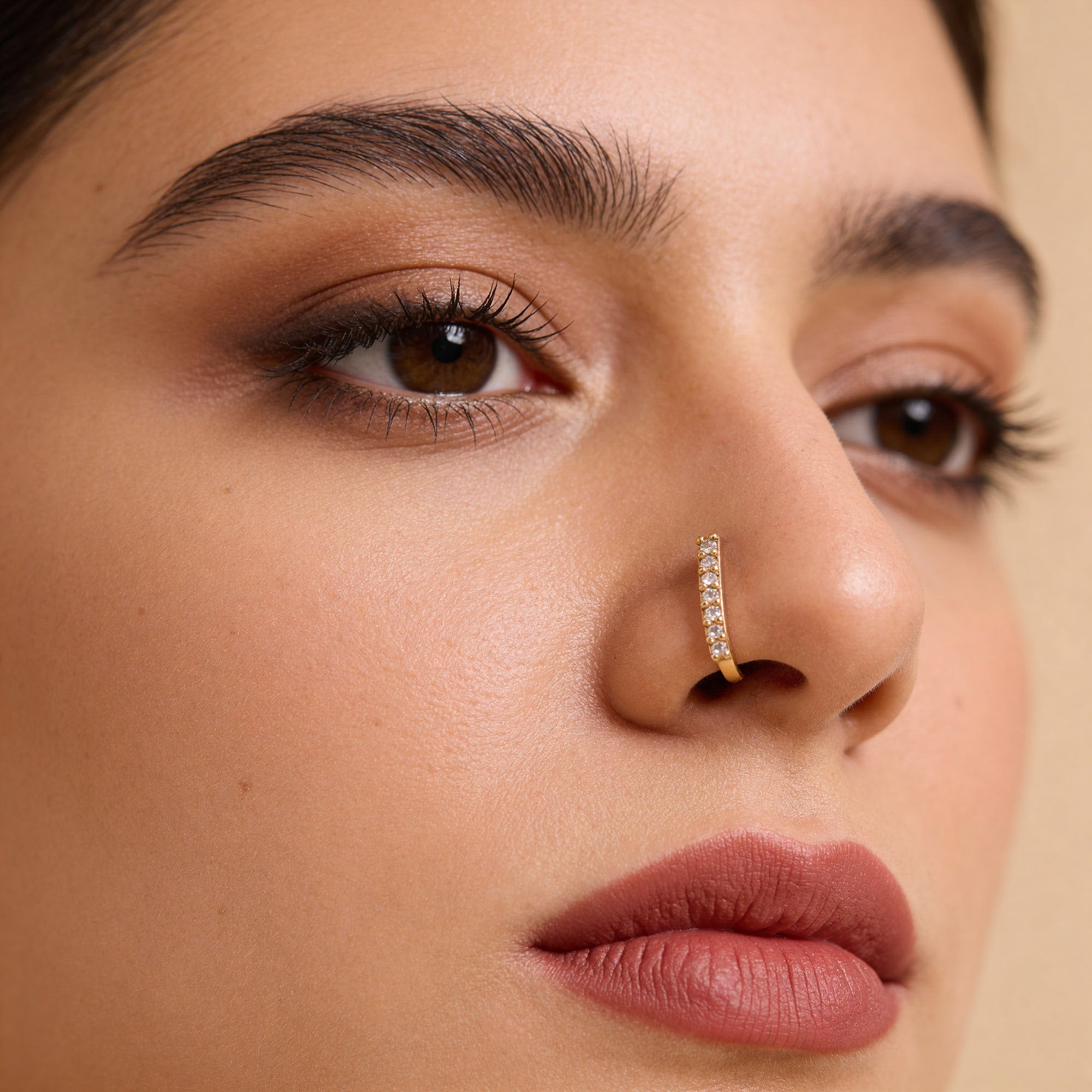 Sparkling Curved Bar Nose Pin