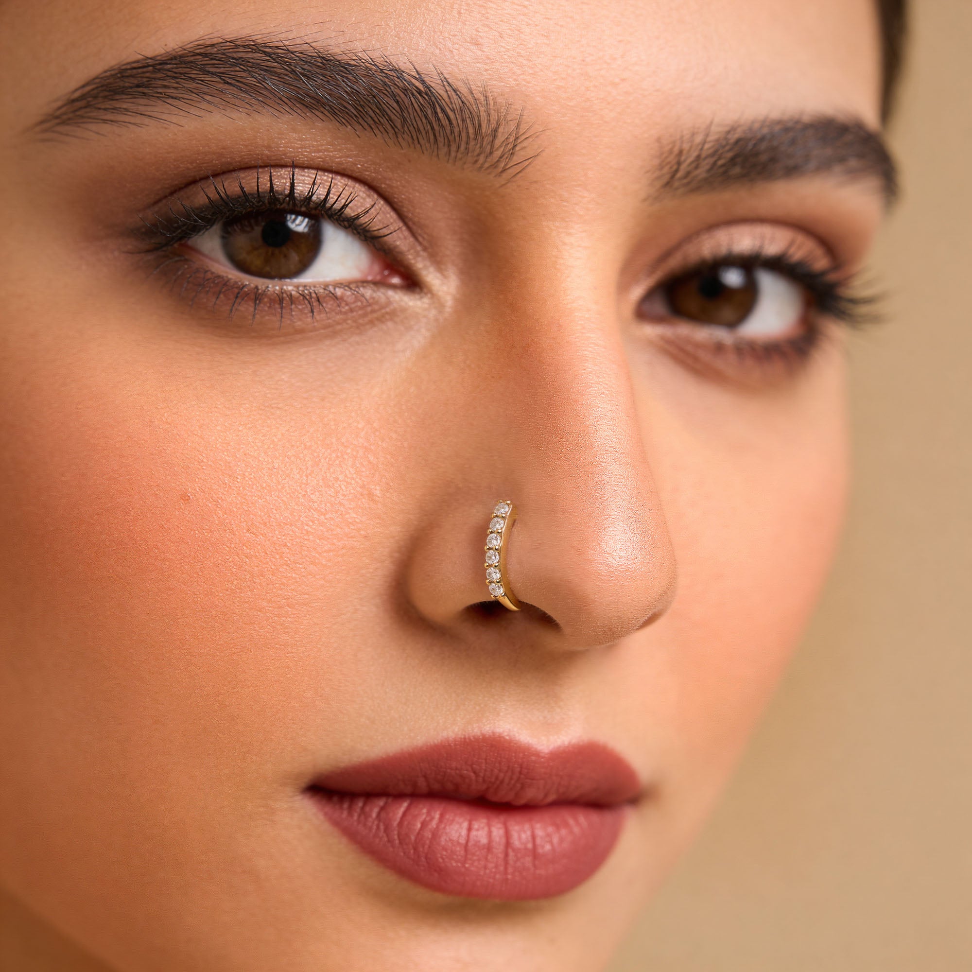 Seven-Stone Curved Zircon Silver Nose Pin