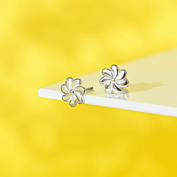 Daisy Flower Studs