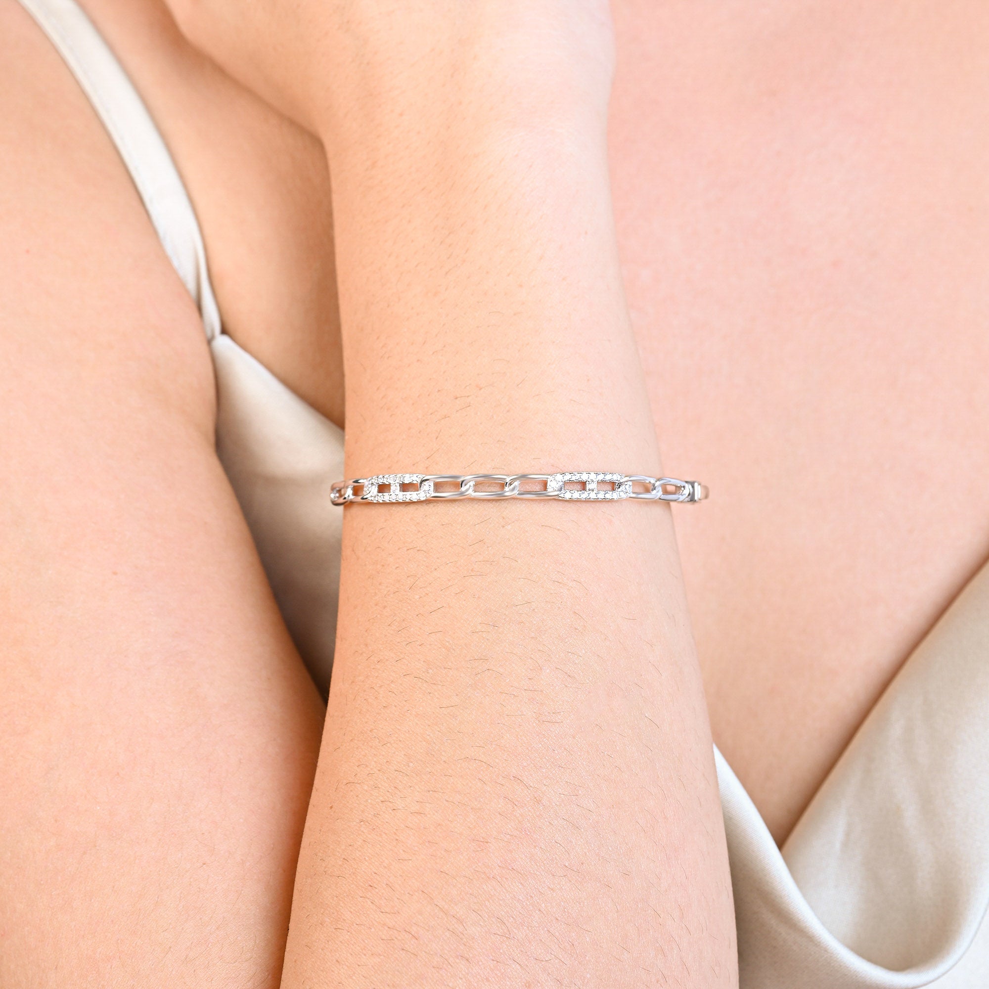 Linked Gleam Silver Kada