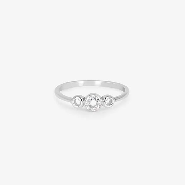 Chic Solitaire Silver Ring