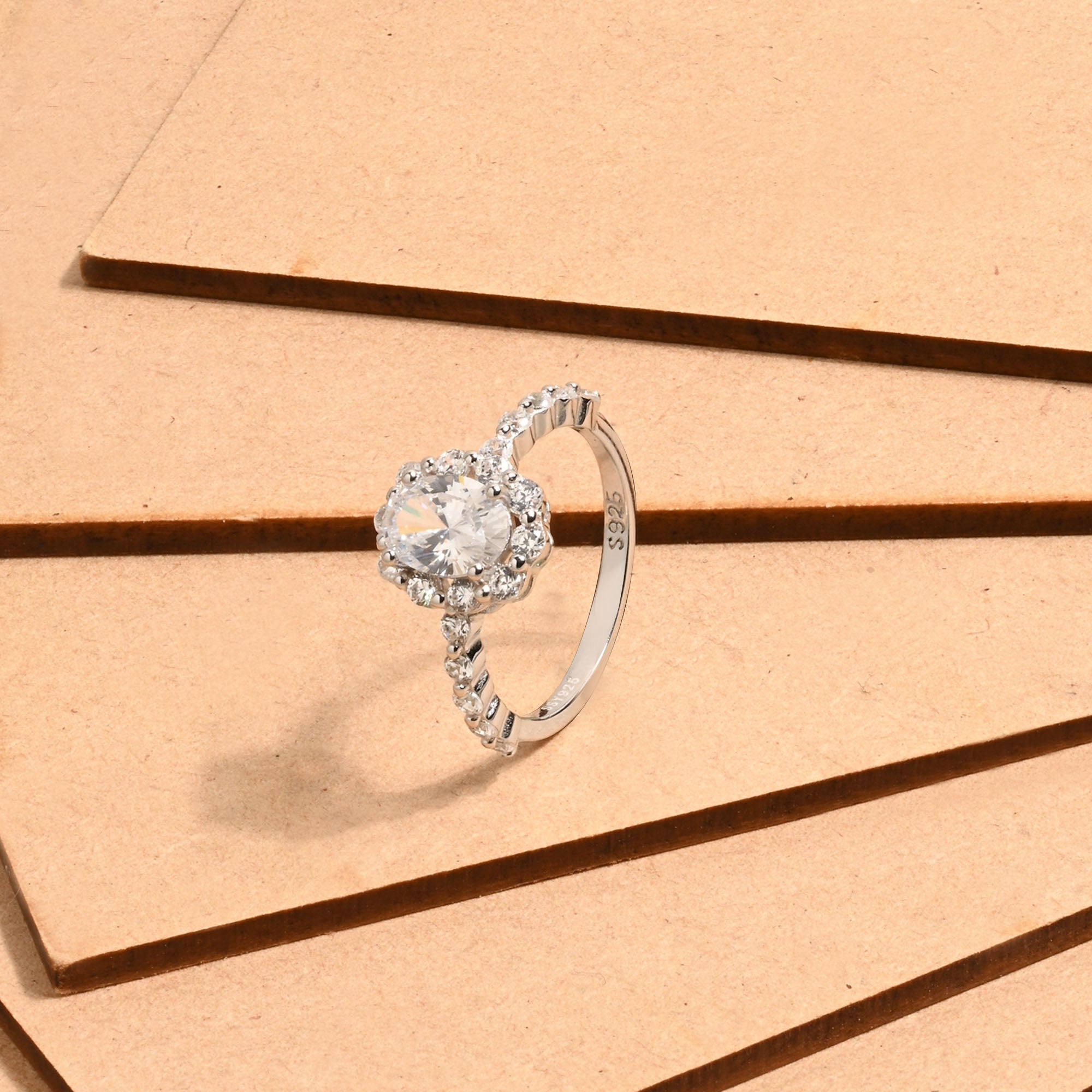 Round Cluster Halo Ring