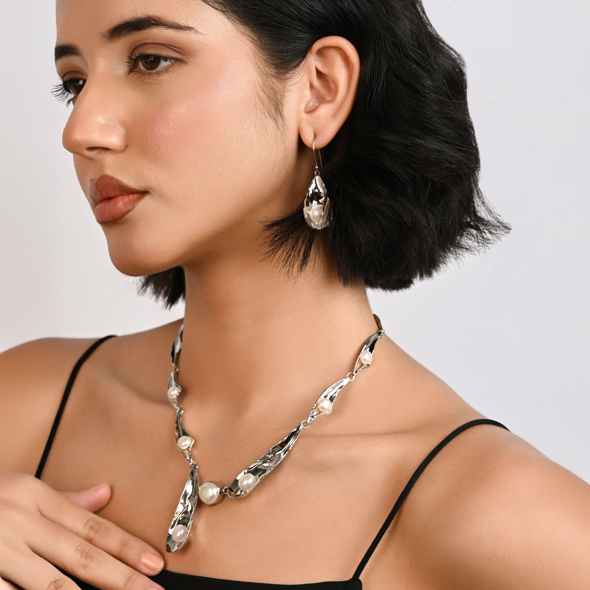 Petal Pearl Necklace Set