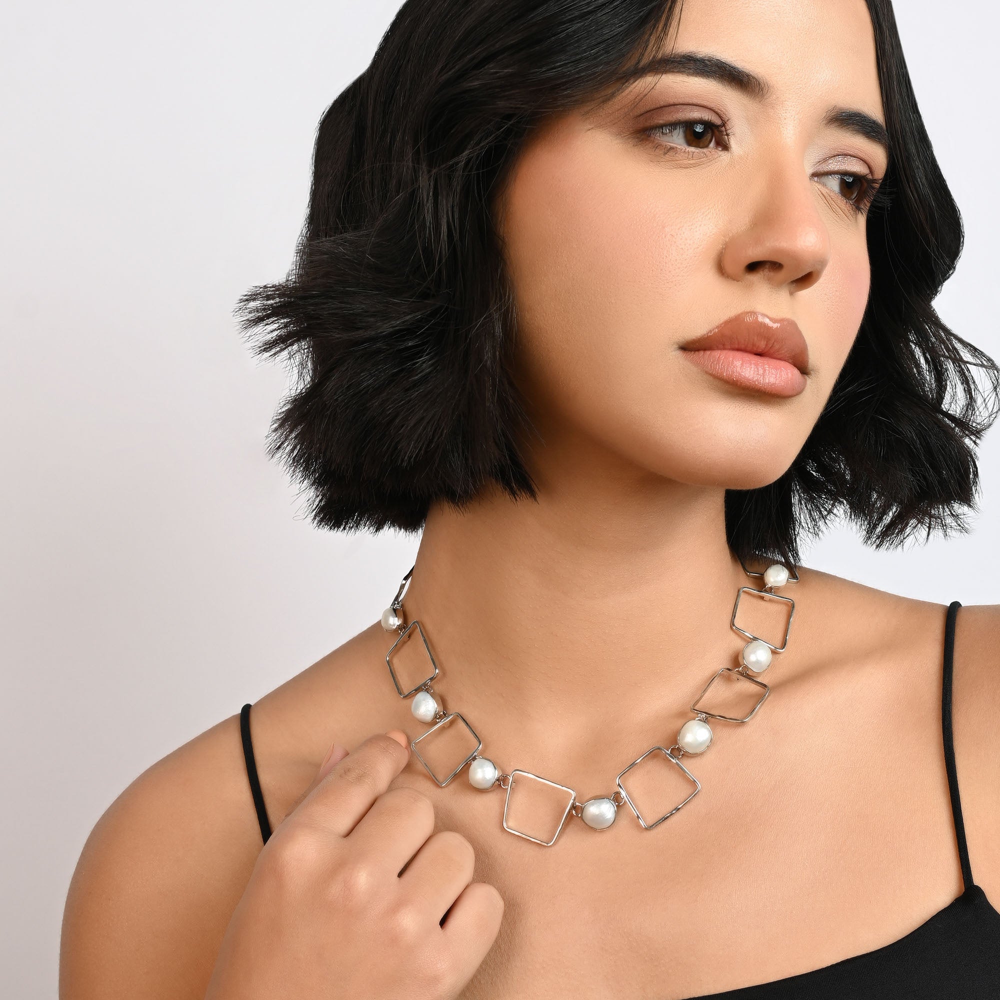 Geometric Pearl Necklace