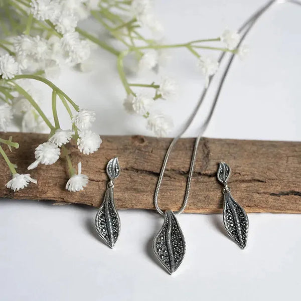 Nature's Elegance: Leaf Pendant Set - Touch925