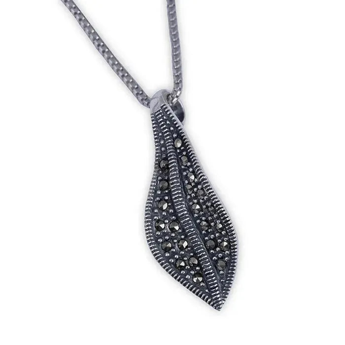 Nature's Elegance: Leaf Pendant Set - Touch925