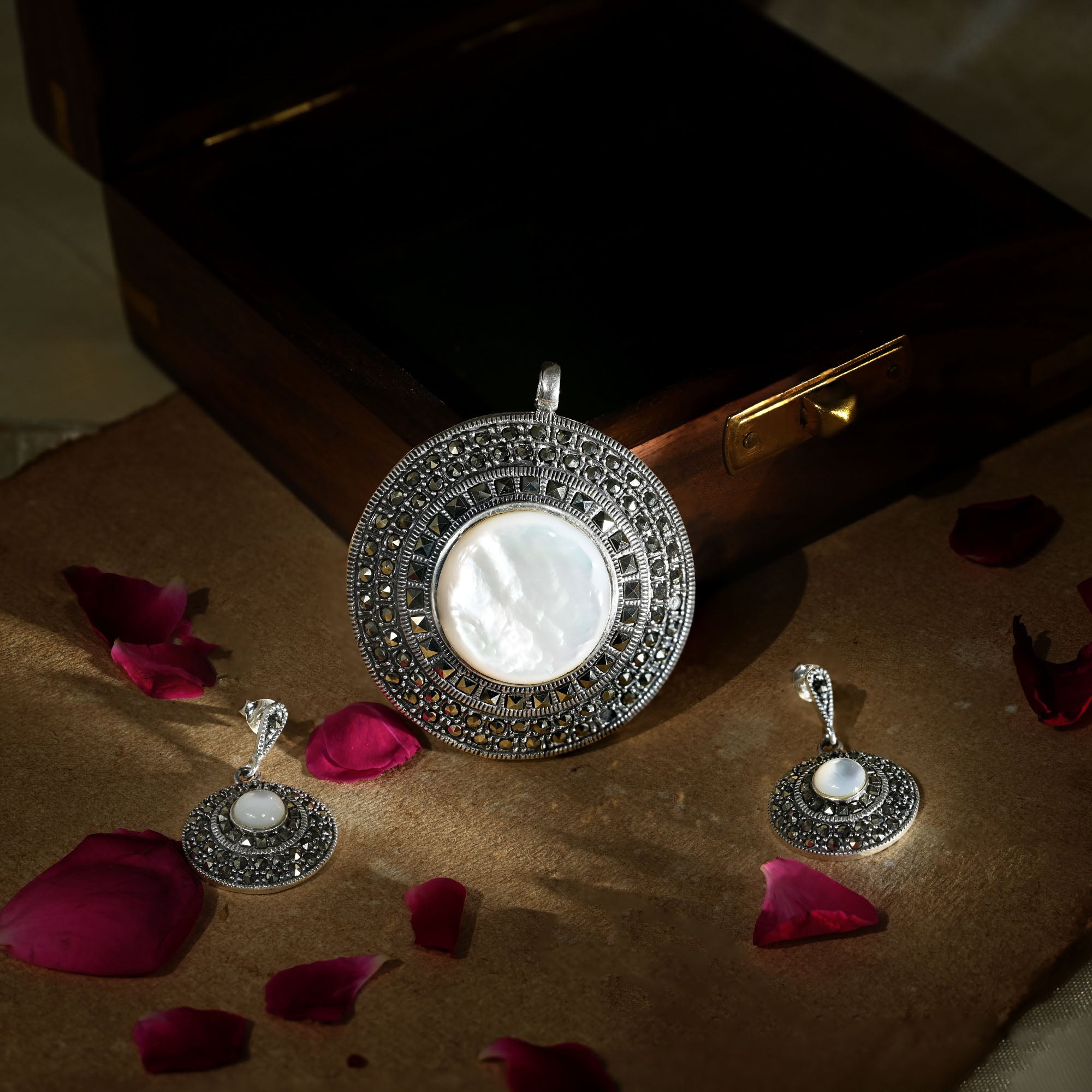 Mother of Pearl Pendant Set