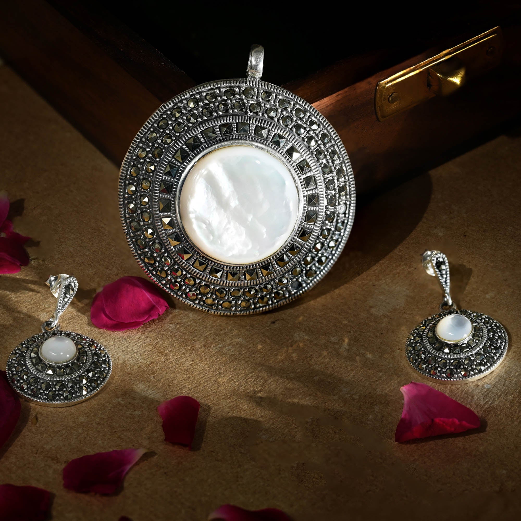 Mother of Pearl Pendant Set